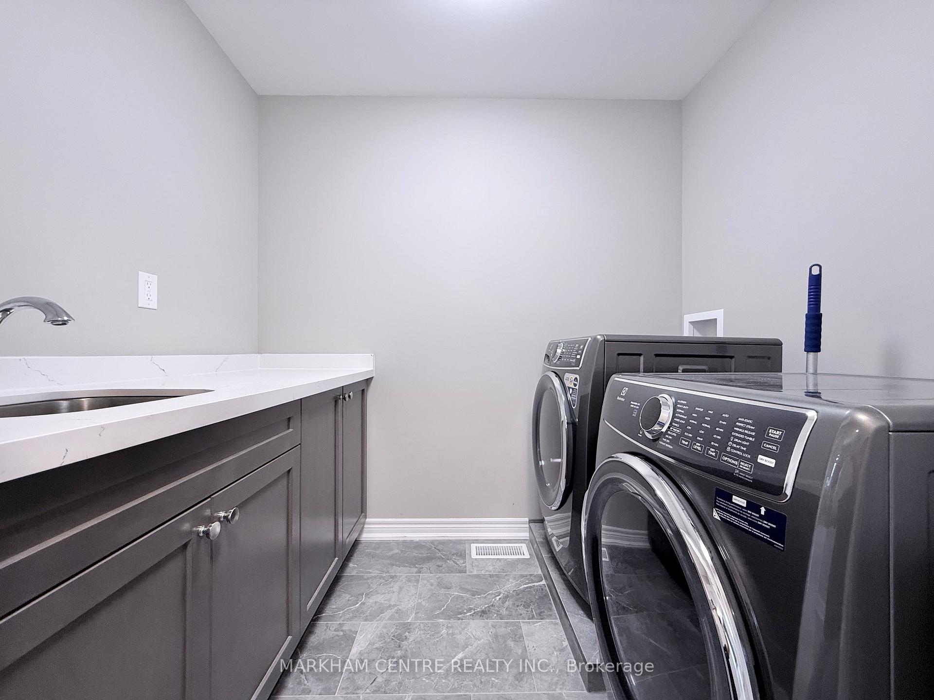 Photo 17 of 7173 Parsa Street, Niagara Falls, Brown — HOMEH
