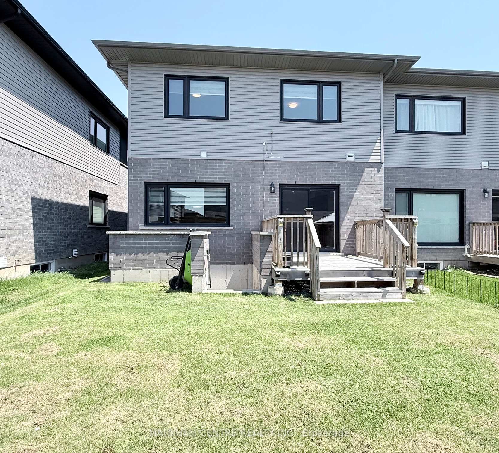 Photo 33 of 7173 Parsa Street, Niagara Falls, Brown — HOMEH