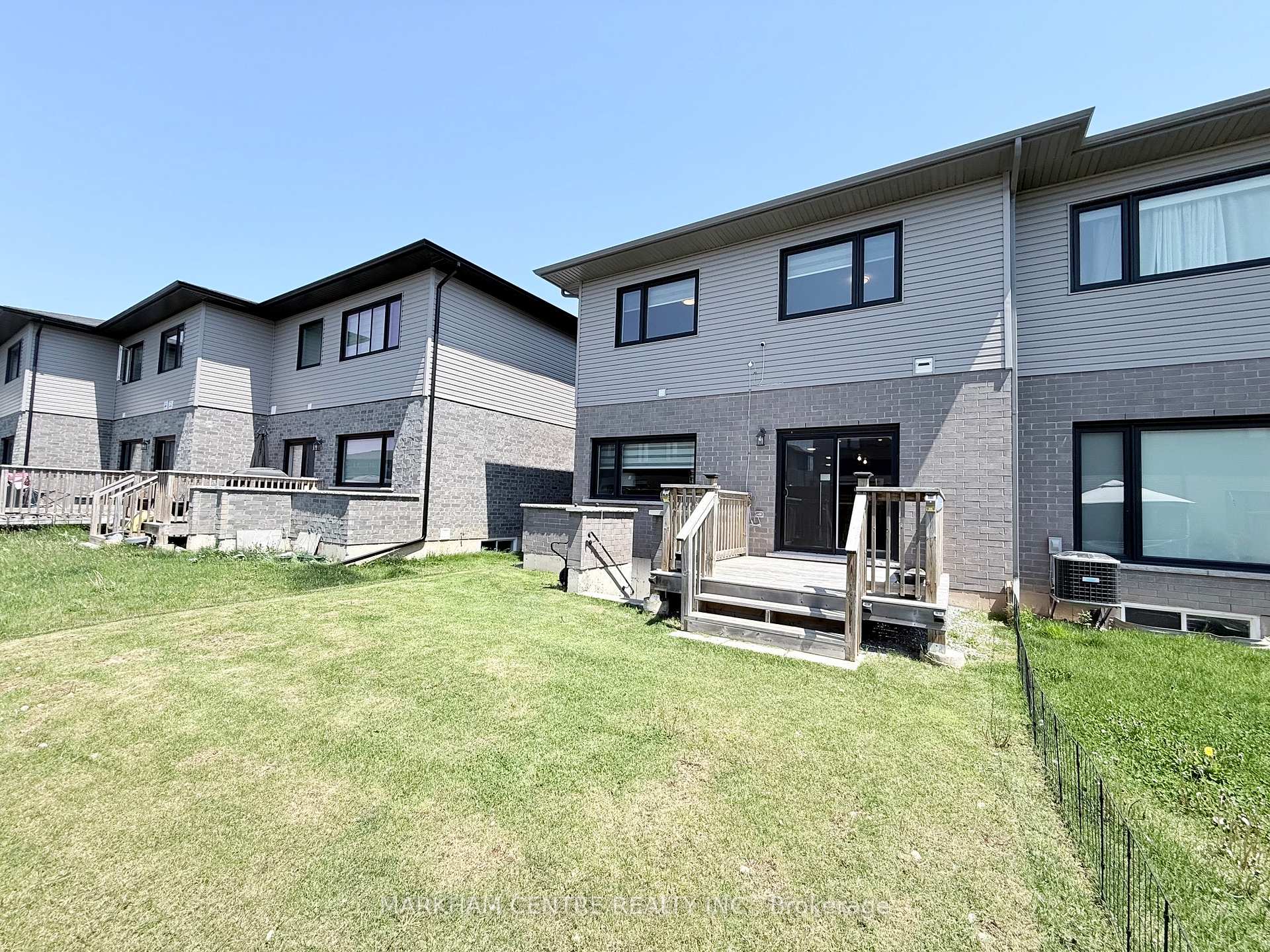 Photo 34 of 7173 Parsa Street, Niagara Falls, Brown — HOMEH