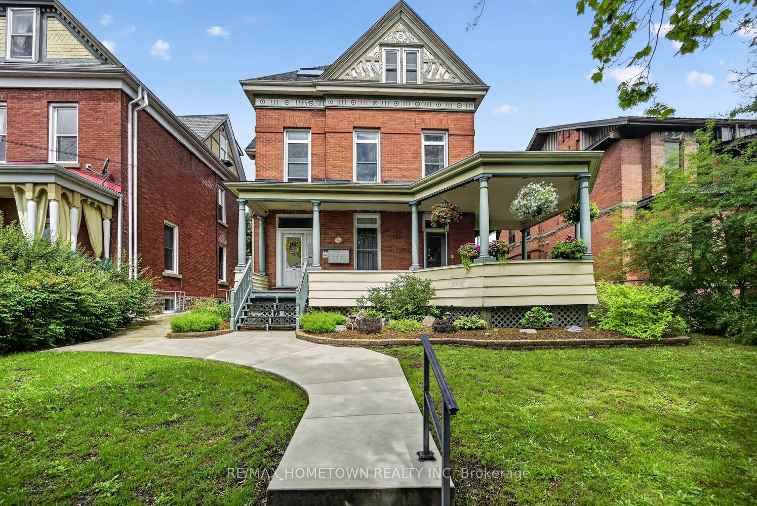 Photo 2 of 98 Pine Street, Brockville, Brockville — HOMEH