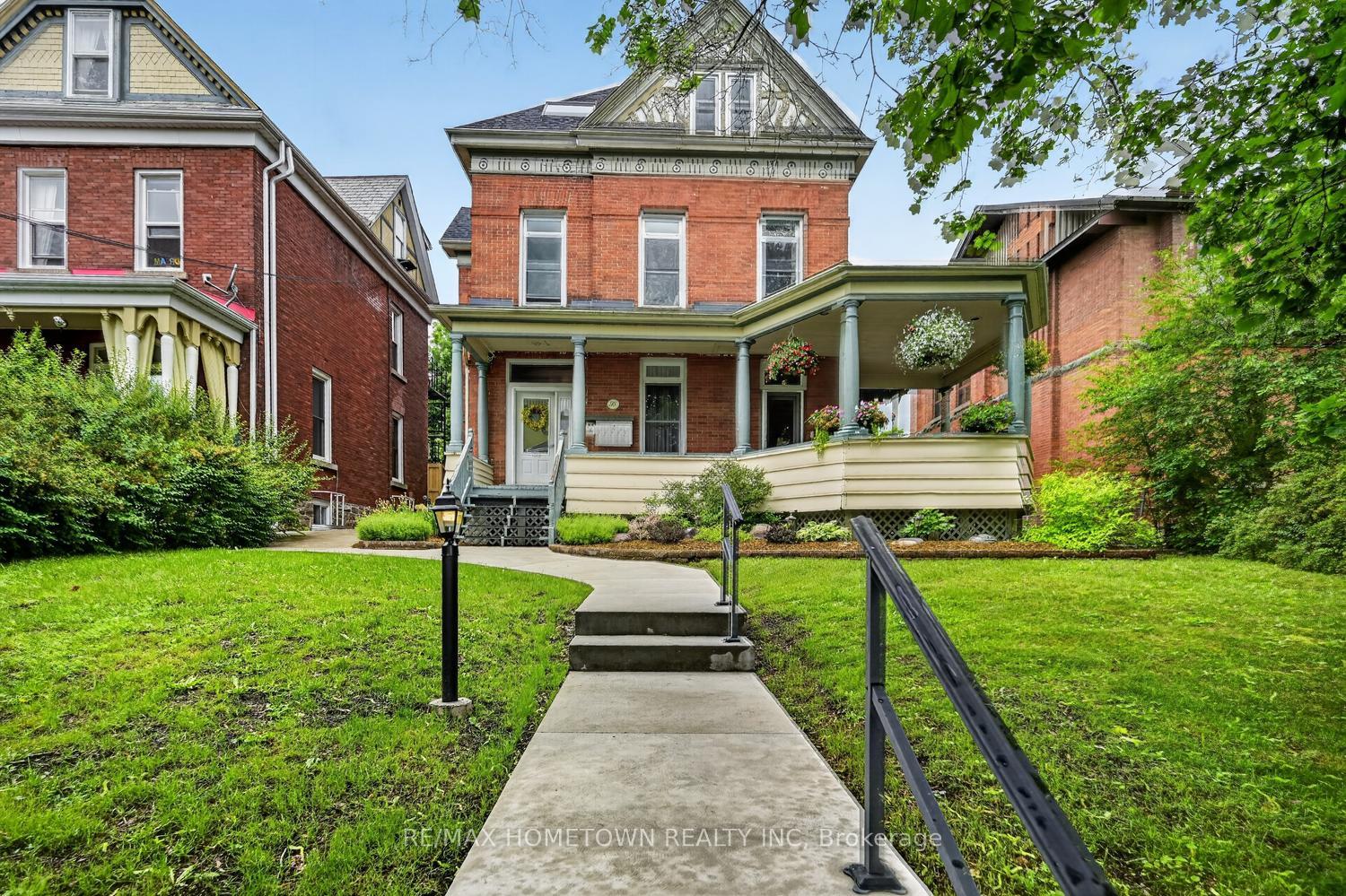 Photo 3 of 98 Pine Street, Brockville, Brockville — HOMEH