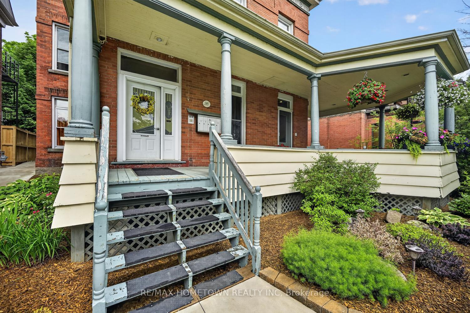 Photo 5 of 98 Pine Street, Brockville, Brockville — HOMEH