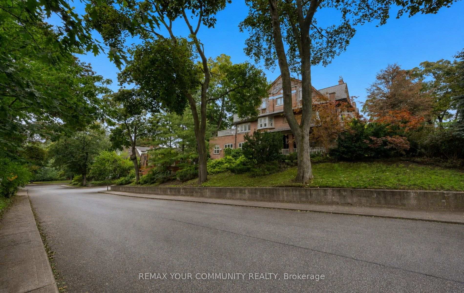Photo 3 of 62 Indian Grove, Toronto, High Park-Swansea — HOMEH
