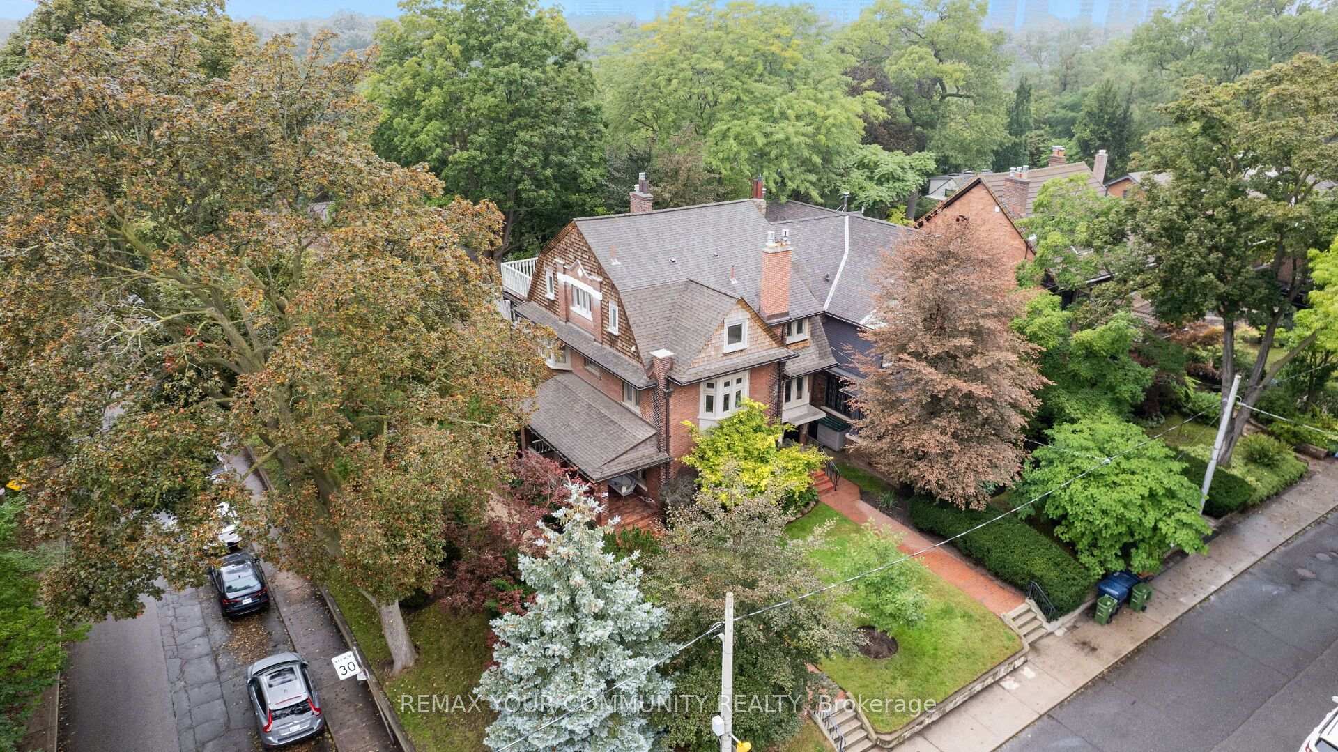 Photo 4 of 62 Indian Grove, Toronto, High Park-Swansea — HOMEH