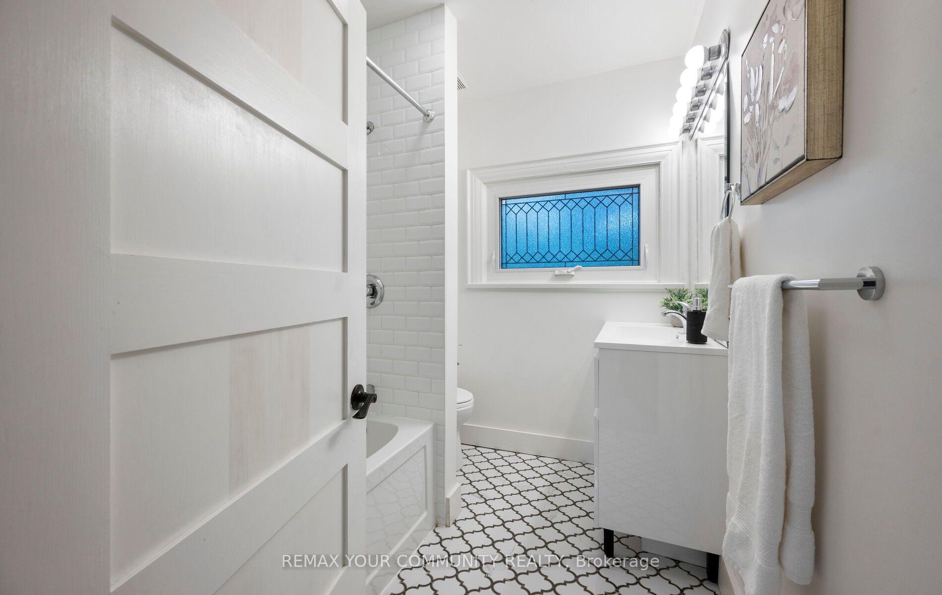 Photo 23 of 62 Indian Grove, Toronto, High Park-Swansea — HOMEH