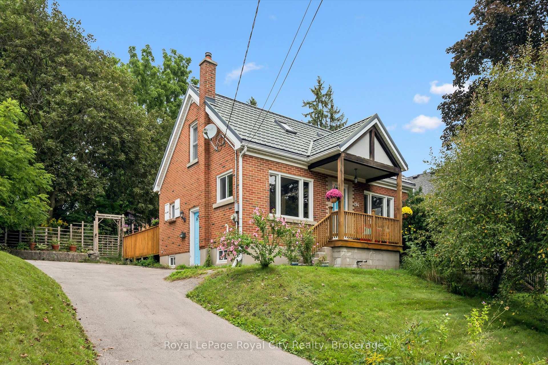 Photo 2 of 194 Grove Street, Guelph, St. George's — HOMEH