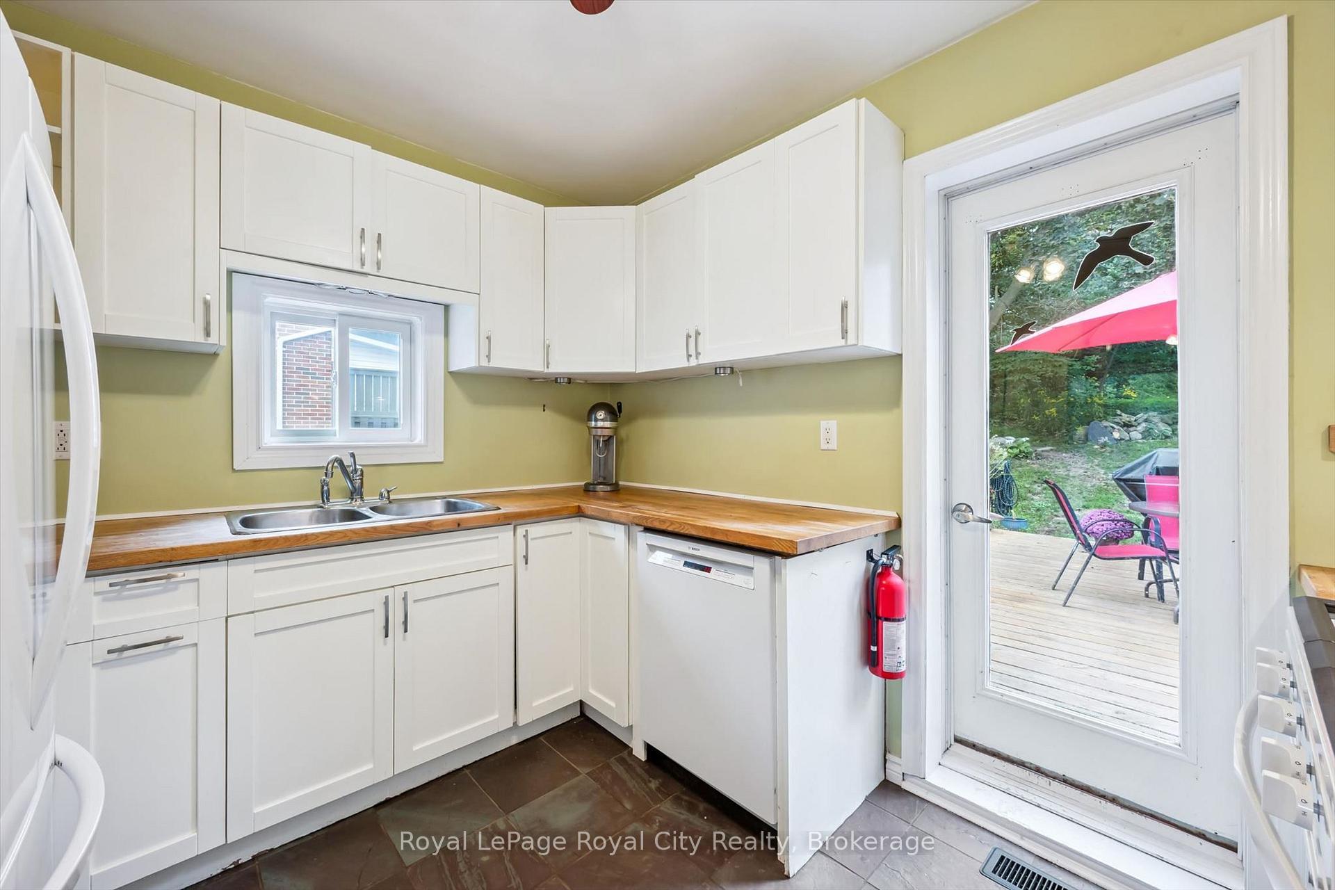Photo 15 of 194 Grove Street, Guelph, St. George's — HOMEH