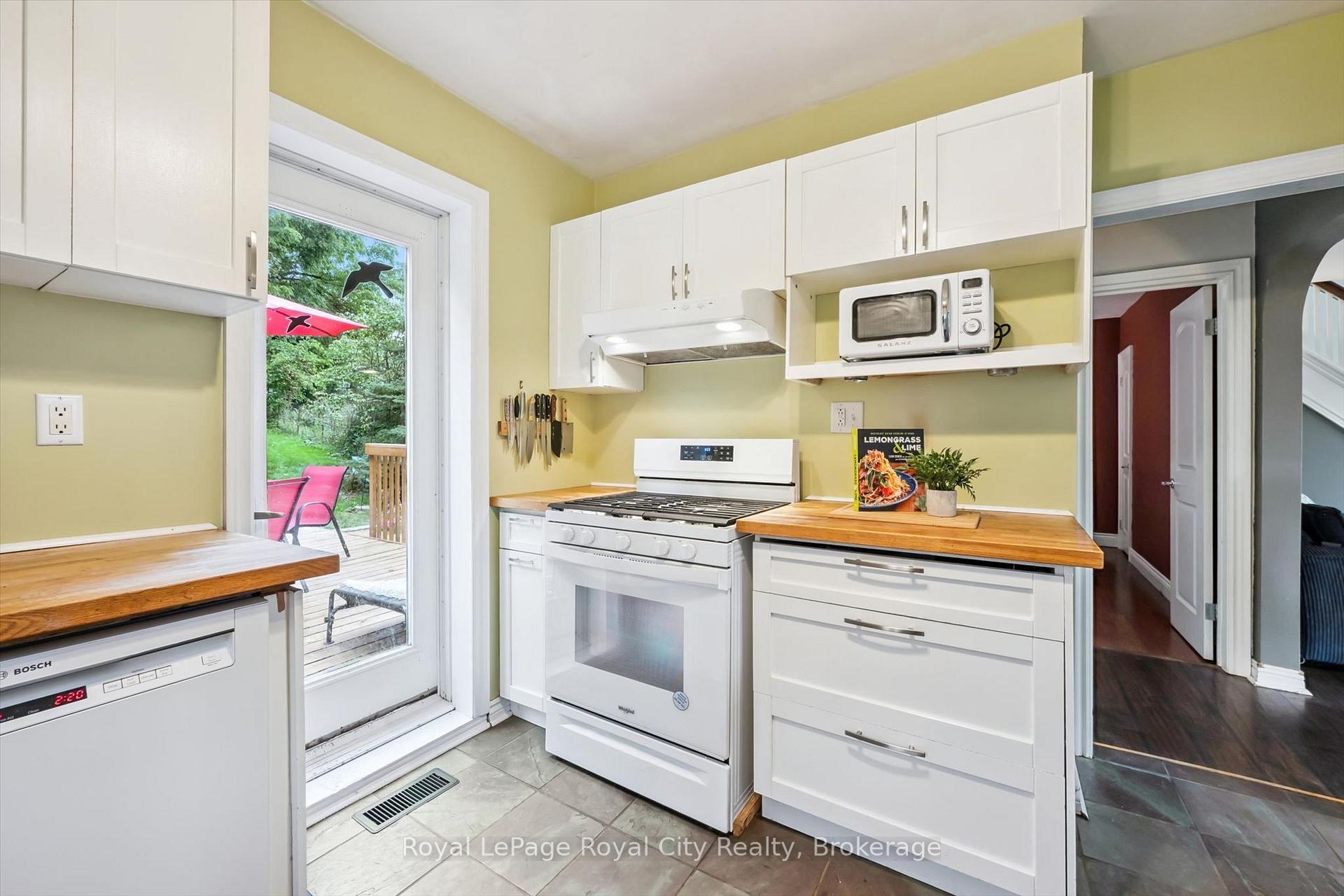 Photo 18 of 194 Grove Street, Guelph, St. George's — HOMEH