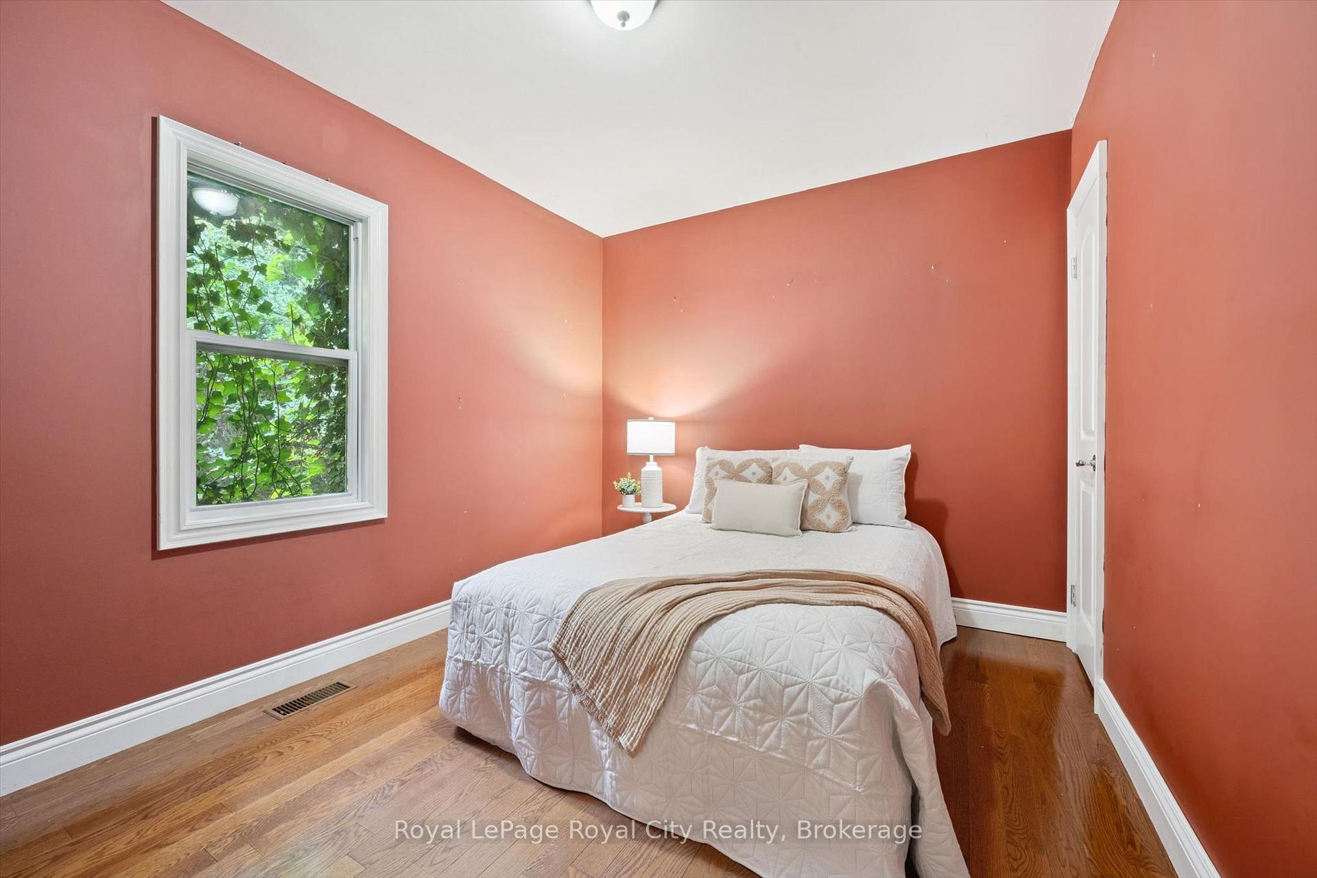 Photo 19 of 194 Grove Street, Guelph, St. George's — HOMEH