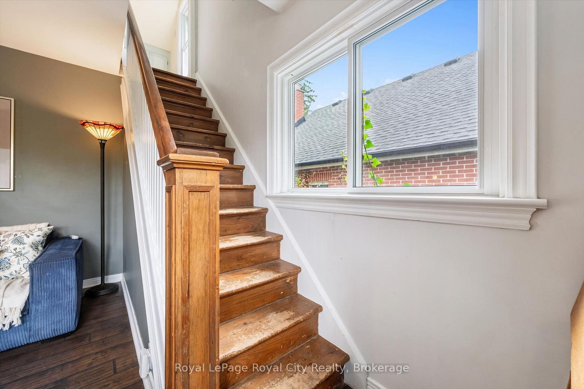 Photo 21 of 194 Grove Street, Guelph, St. George's — HOMEH