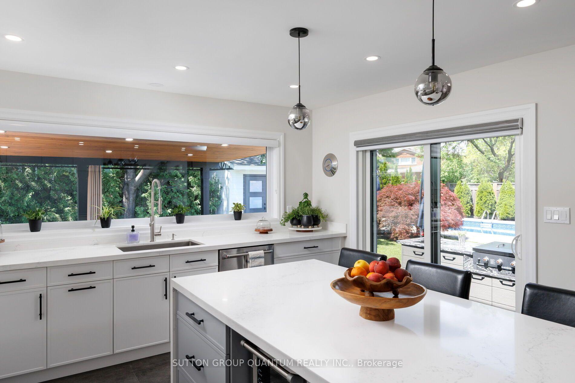 Photo 4 of 1883 Bough Beeches Boulevard, Mississauga, Rathwood — HOMEH