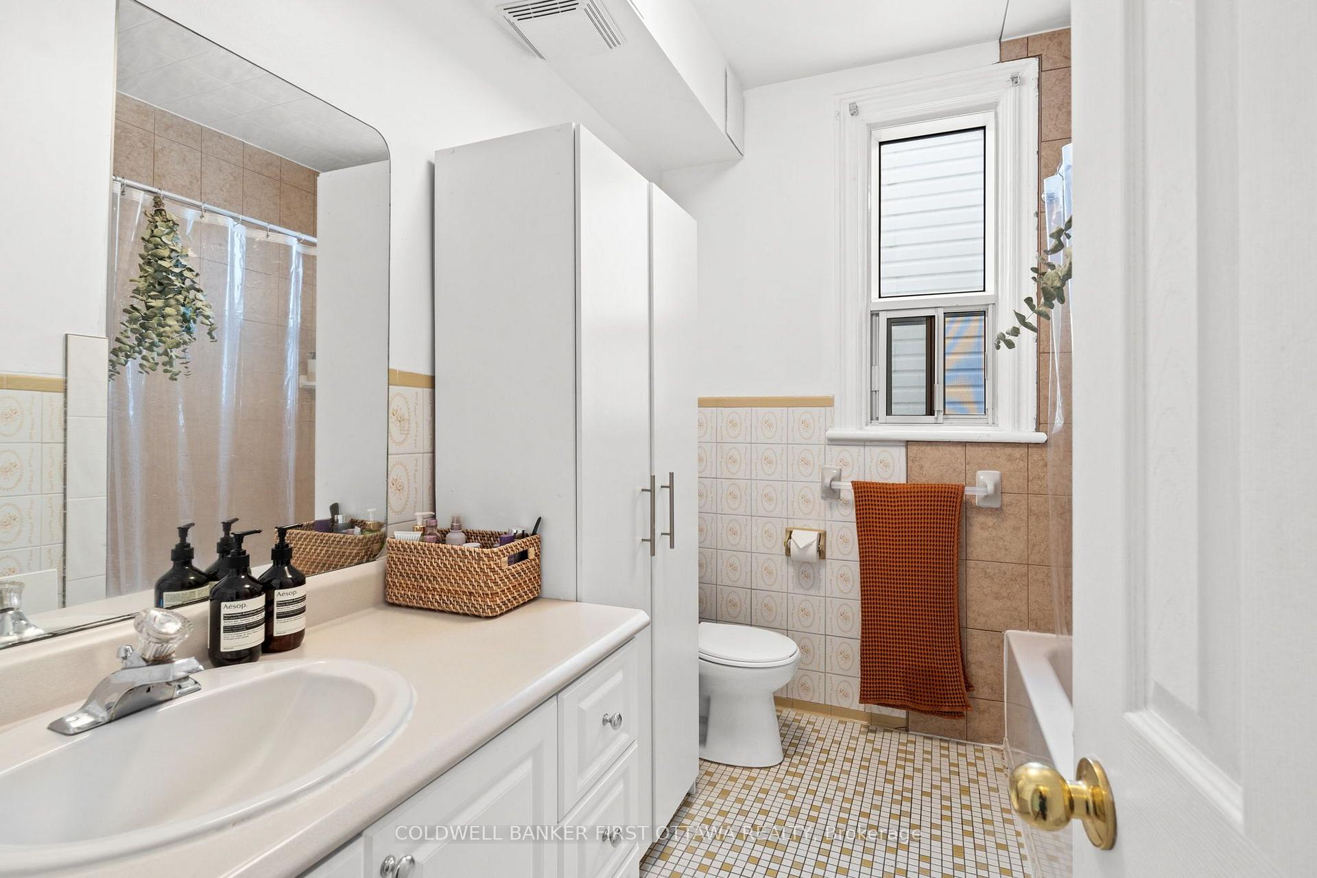 Photo 17 of Unit 2, 174 Rochester Street, Ottawa, West Centre Town — HOMEH