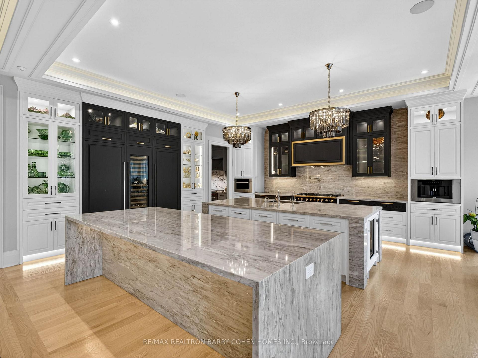 Photo 21 of 23 Sandfield Road, North York, Banbury-Don Mills — HOMEH
