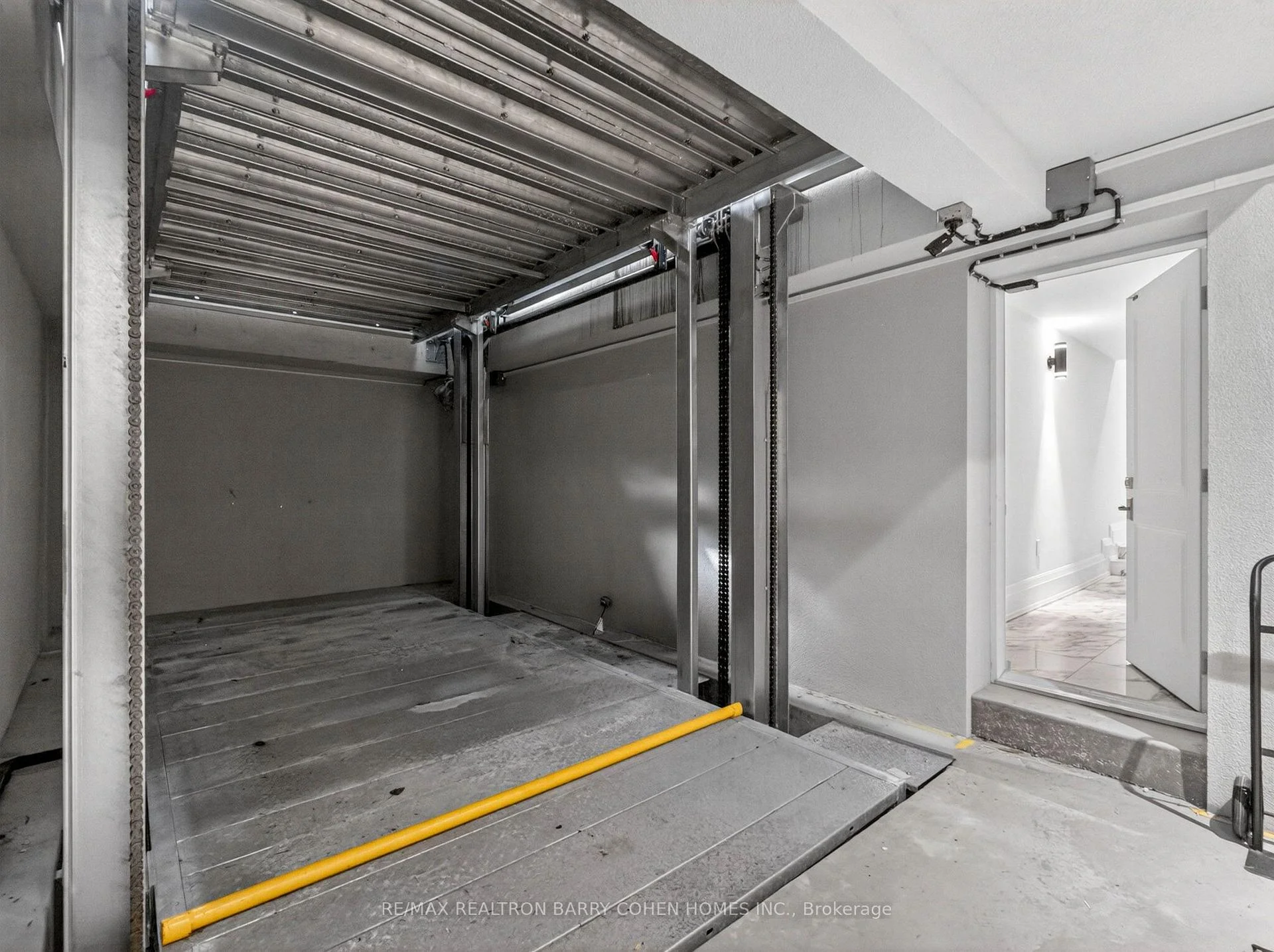 Photo 50 of 23 Sandfield Road, North York, Banbury-Don Mills — HOMEH
