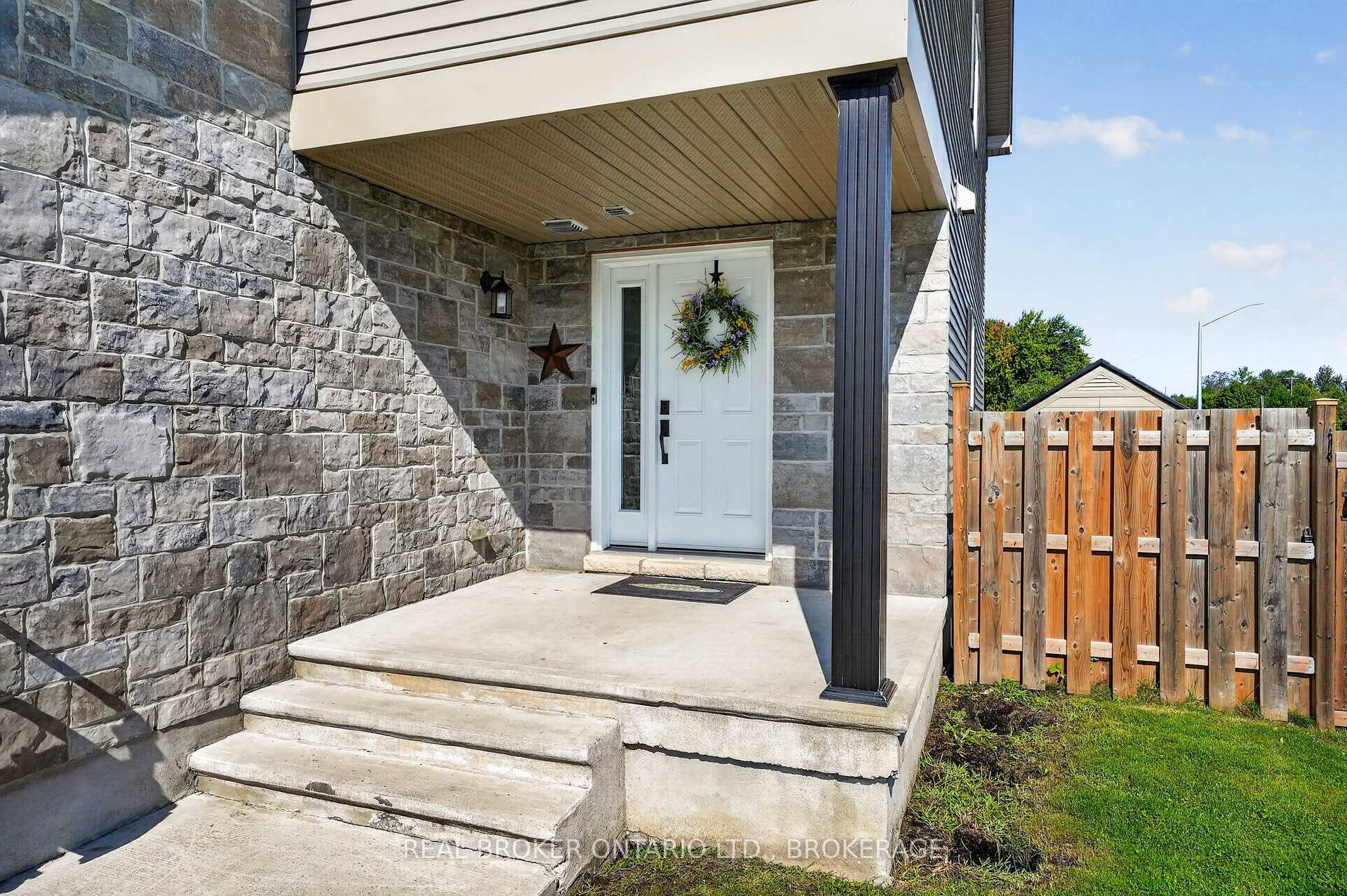 Photo 2 of 1164 Clement Court, Cornwall, Cornwall — HOMEH
