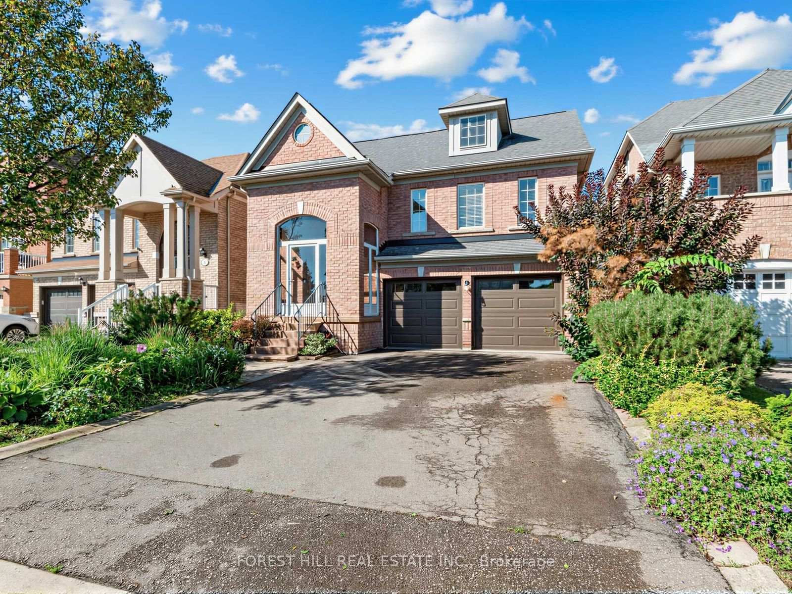 Photo 2 of 43 Pepperberry Road, Vaughan, Patterson — HOMEH