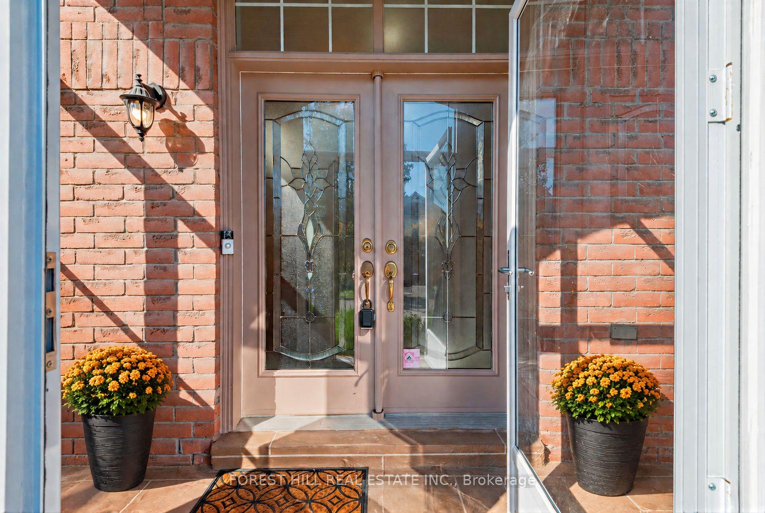Photo 3 of 43 Pepperberry Road, Vaughan, Patterson — HOMEH