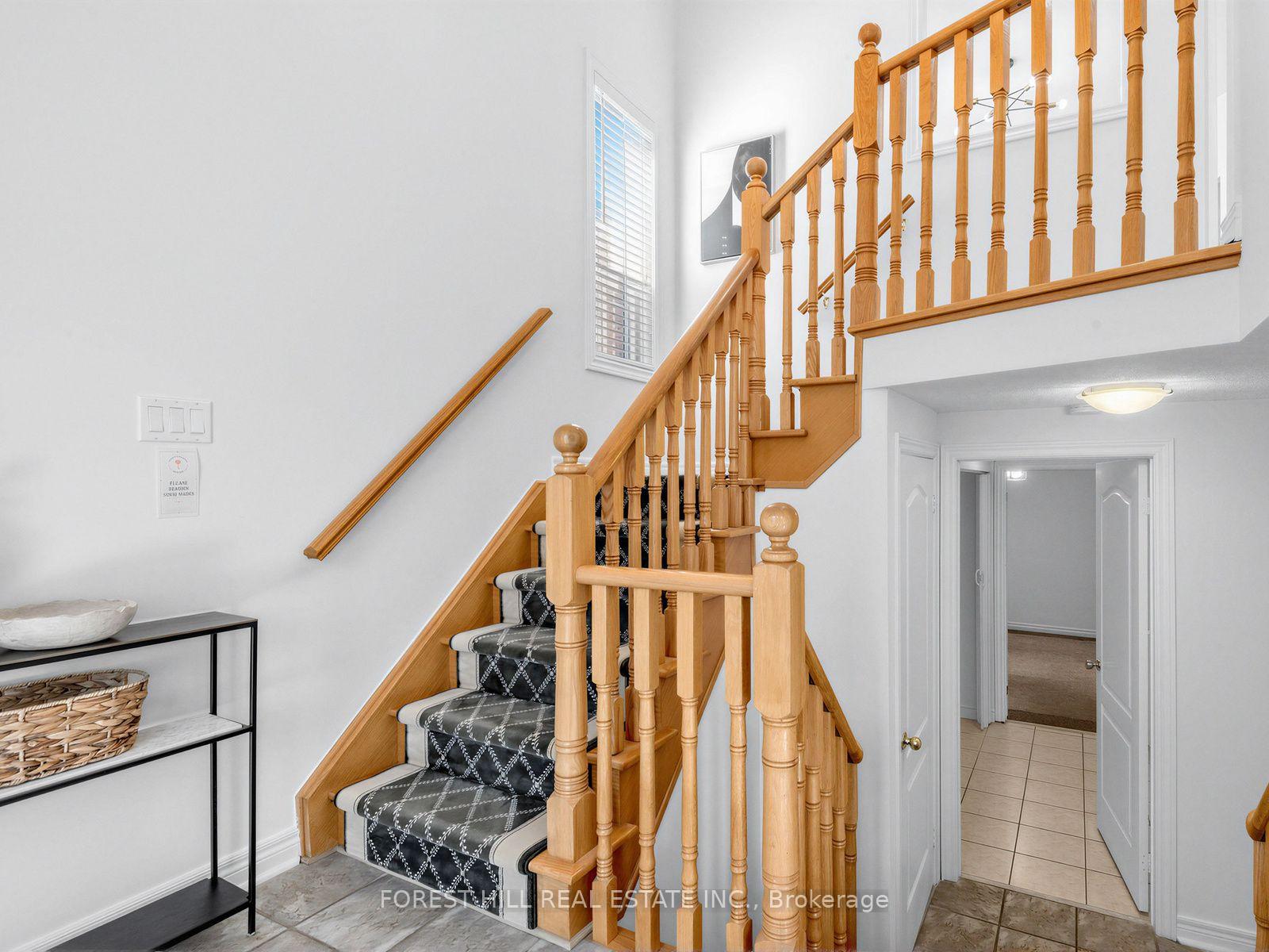 Photo 4 of 43 Pepperberry Road, Vaughan, Patterson — HOMEH