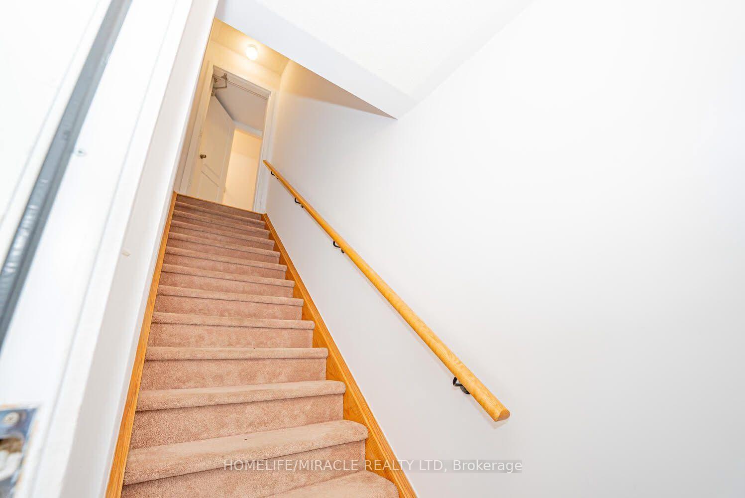 Photo 3 of Unit 3, 2476 Post Road, Oakville, River Oaks — HOMEH