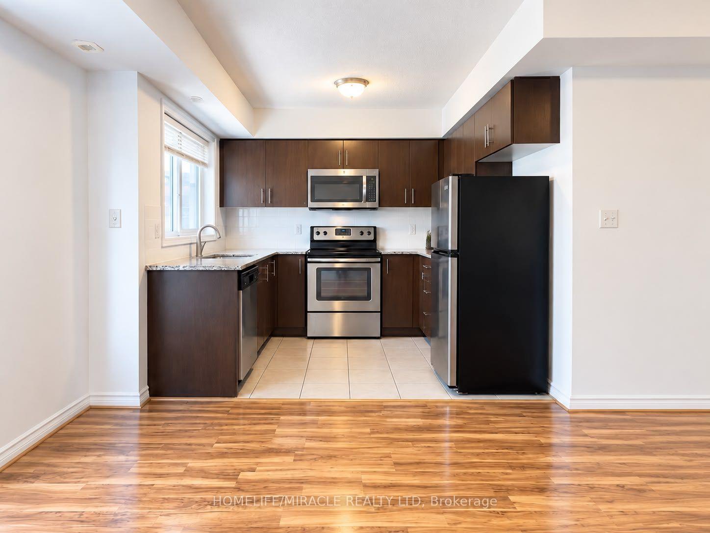 Photo 4 of Unit 3, 2476 Post Road, Oakville, River Oaks — HOMEH