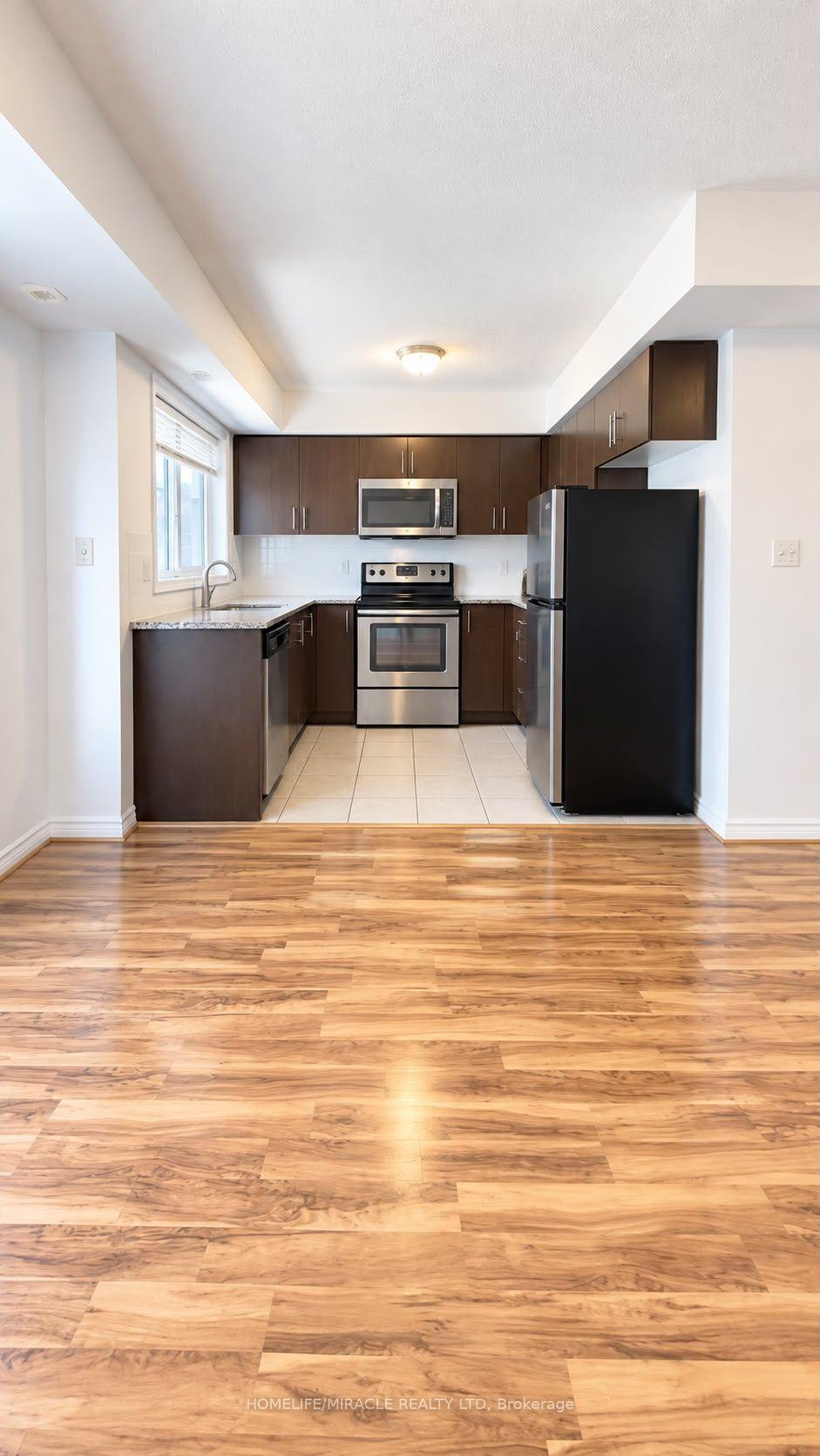 Photo 5 of Unit 3, 2476 Post Road, Oakville, River Oaks — HOMEH