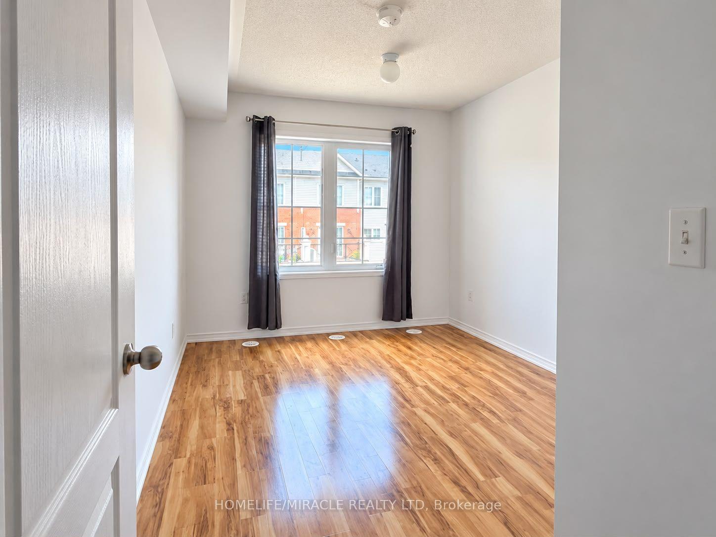 Photo 7 of Unit 3, 2476 Post Road, Oakville, River Oaks — HOMEH