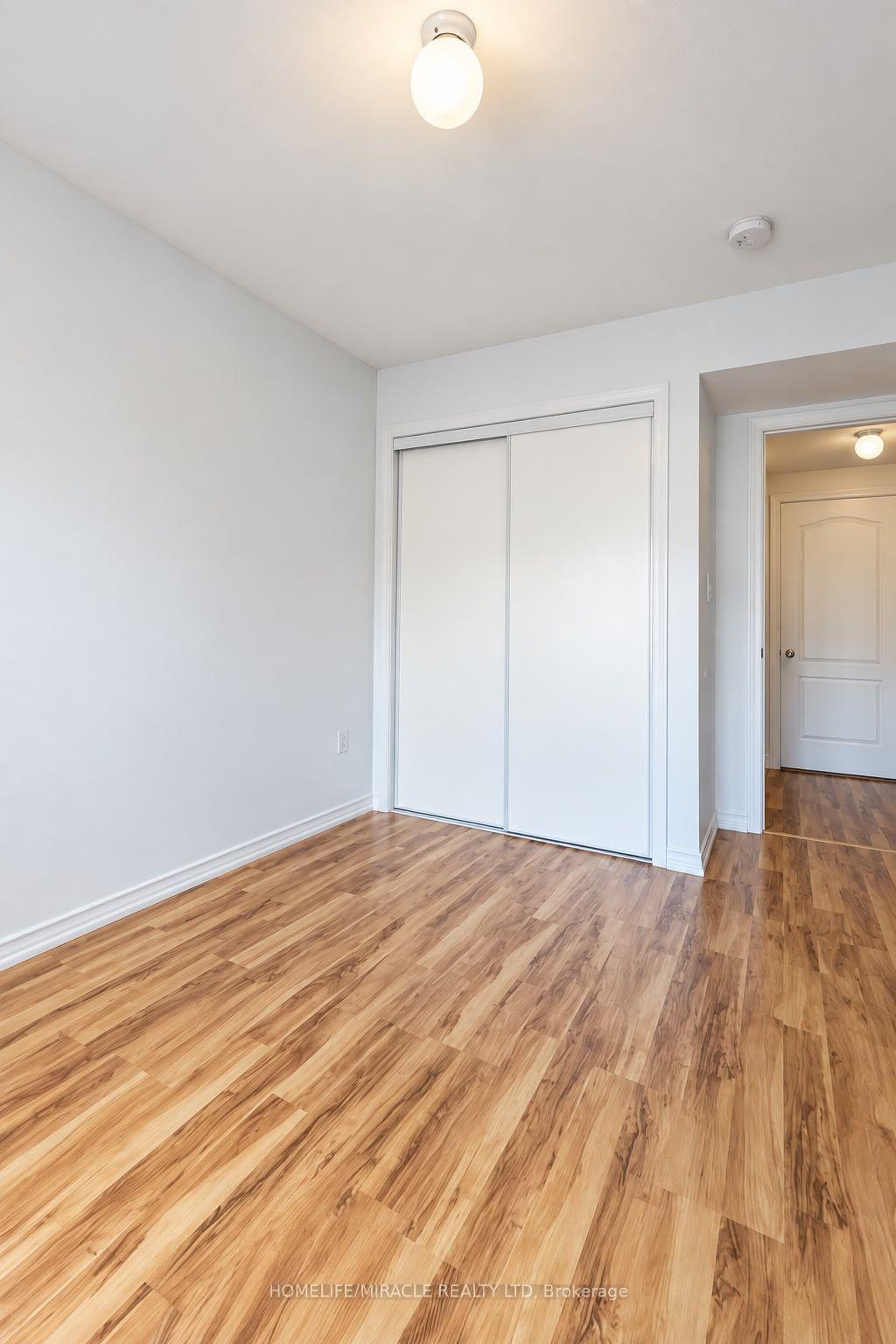 Photo 11 of Unit 3, 2476 Post Road, Oakville, River Oaks — HOMEH
