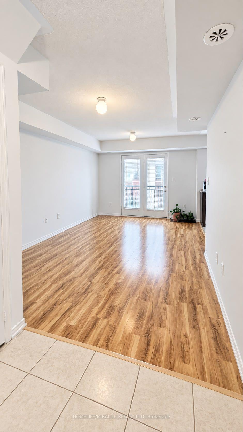 Photo 13 of Unit 3, 2476 Post Road, Oakville, River Oaks — HOMEH