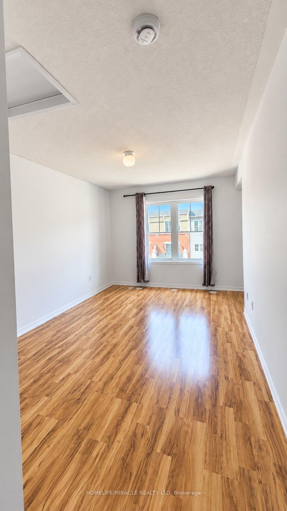 Photo 12 of Unit 3, 2476 Post Road, Oakville, River Oaks — HOMEH