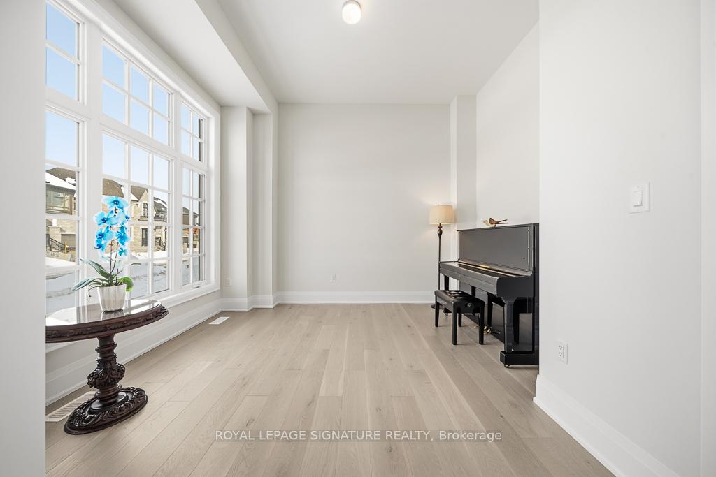 Photo 15 of 16 Gianvito Crescent, King, King City — HOMEH