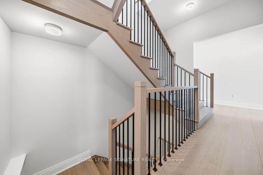 Photo 32 of 16 Gianvito Crescent, King, King City — HOMEH