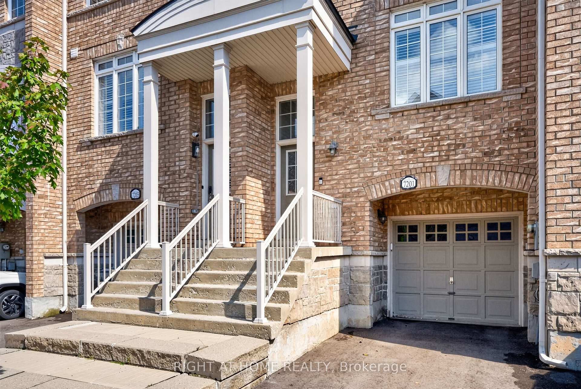 Photo 2 of 7201 Triumph Lane, Mississauga, Lisgar — HOMEH