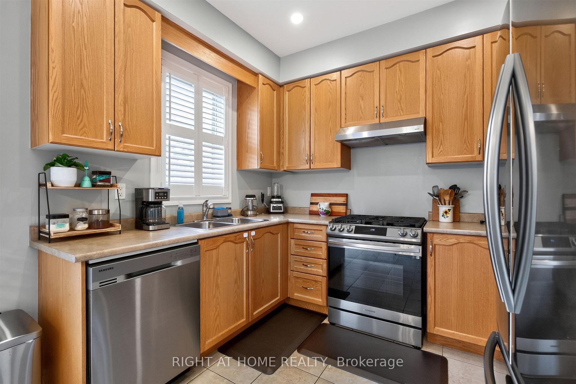 Photo 9 of 7201 Triumph Lane, Mississauga, Lisgar — HOMEH