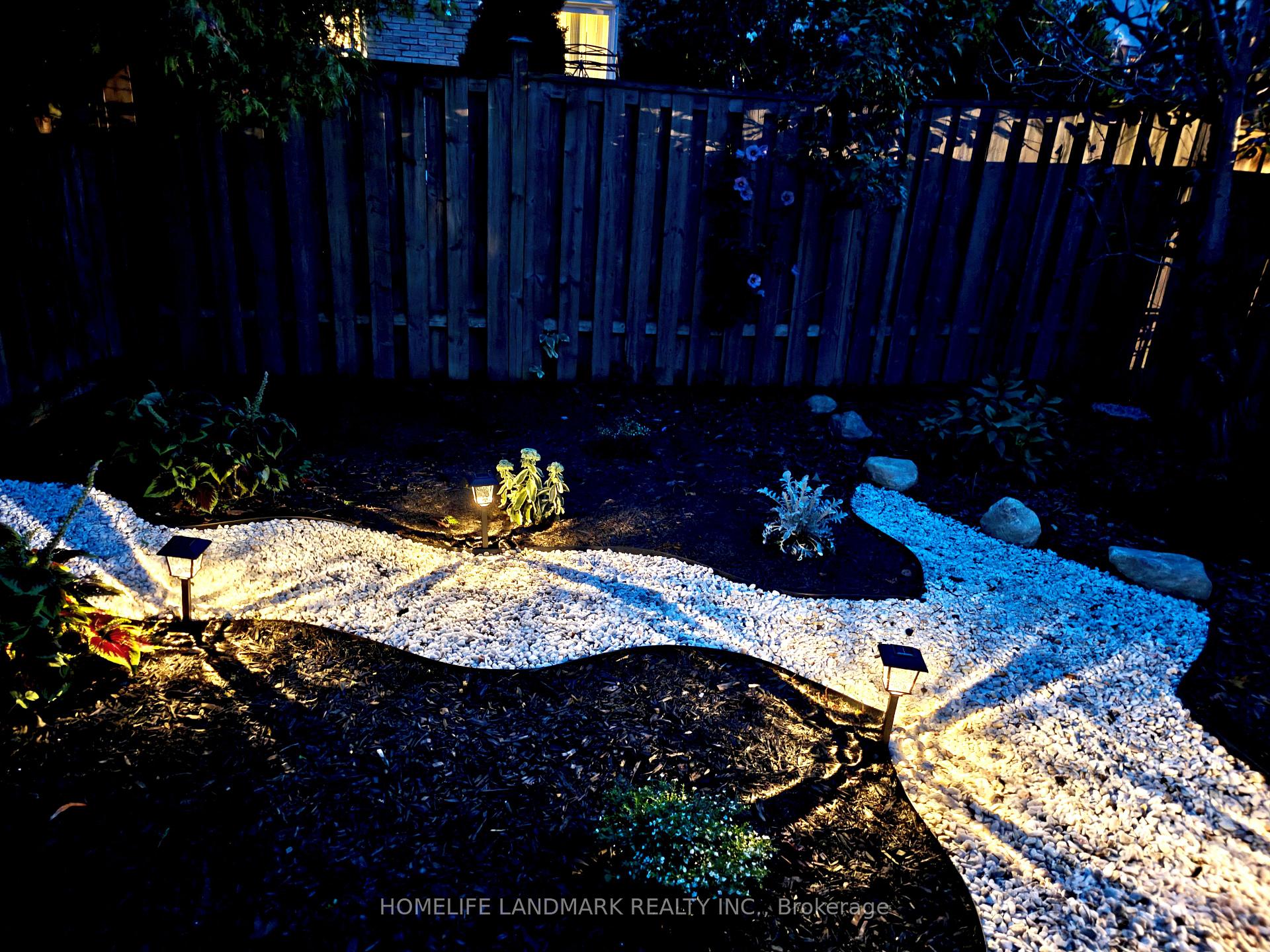 Photo 3 of 215 Bob O' Link Avenue, Vaughan, Glen Shields — HOMEH