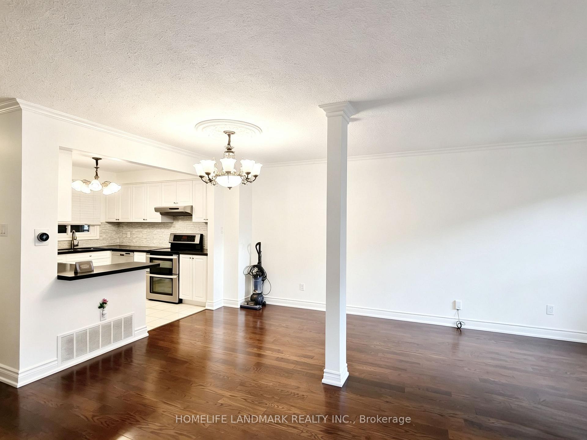 Photo 8 of 215 Bob O' Link Avenue, Vaughan, Glen Shields — HOMEH