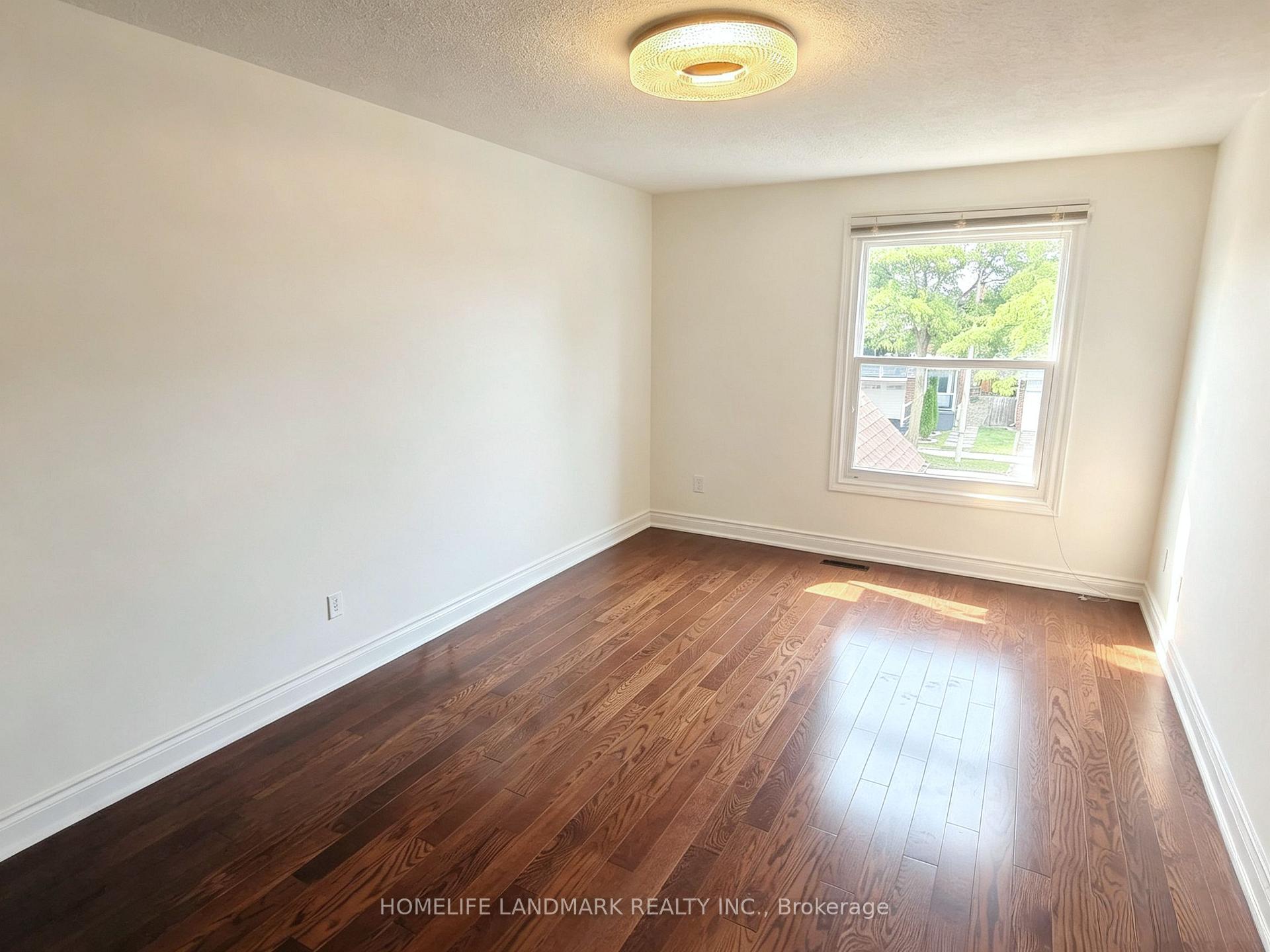 Photo 17 of 215 Bob O' Link Avenue, Vaughan, Glen Shields — HOMEH