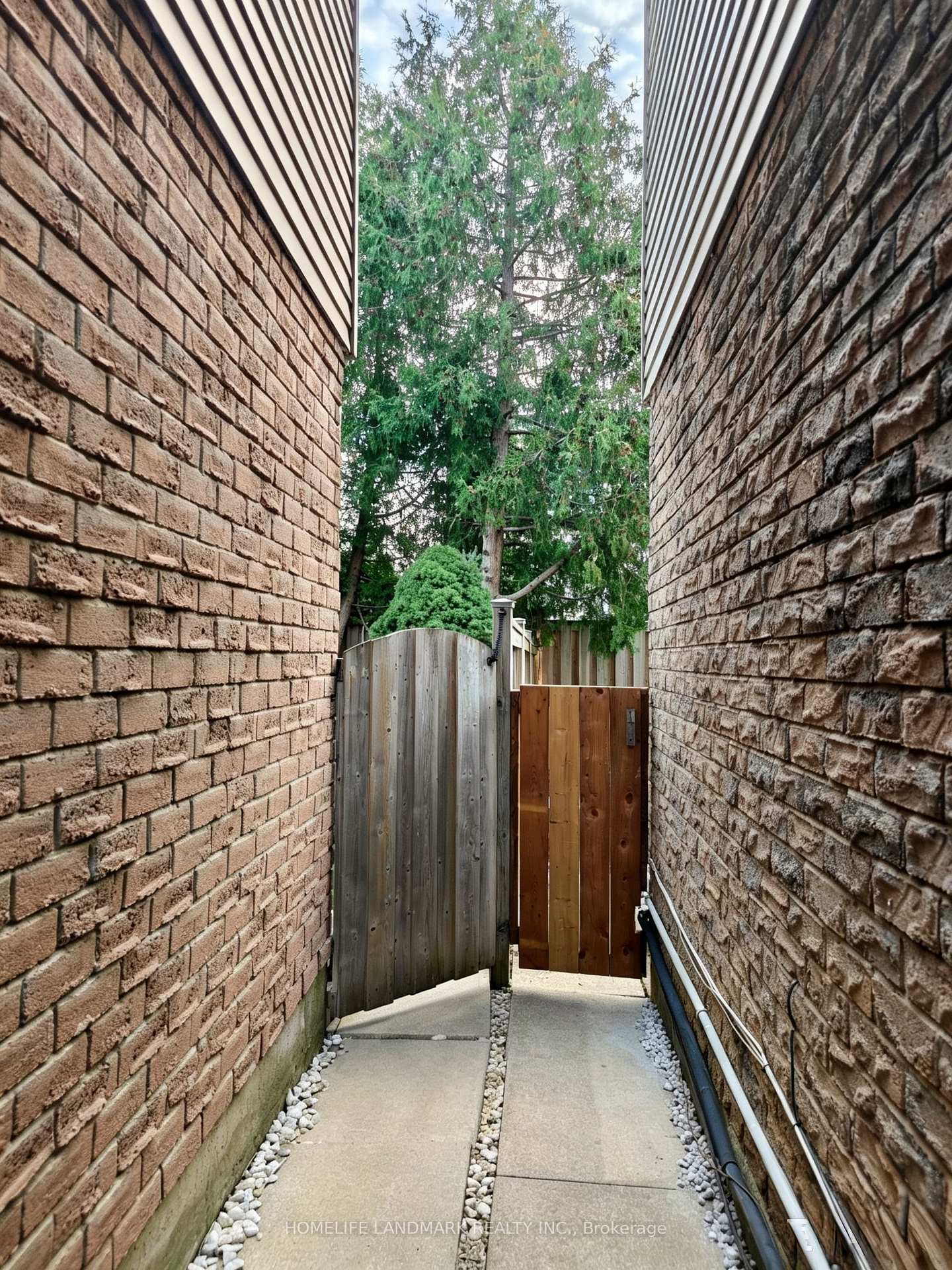 Photo 33 of 215 Bob O' Link Avenue, Vaughan, Glen Shields — HOMEH