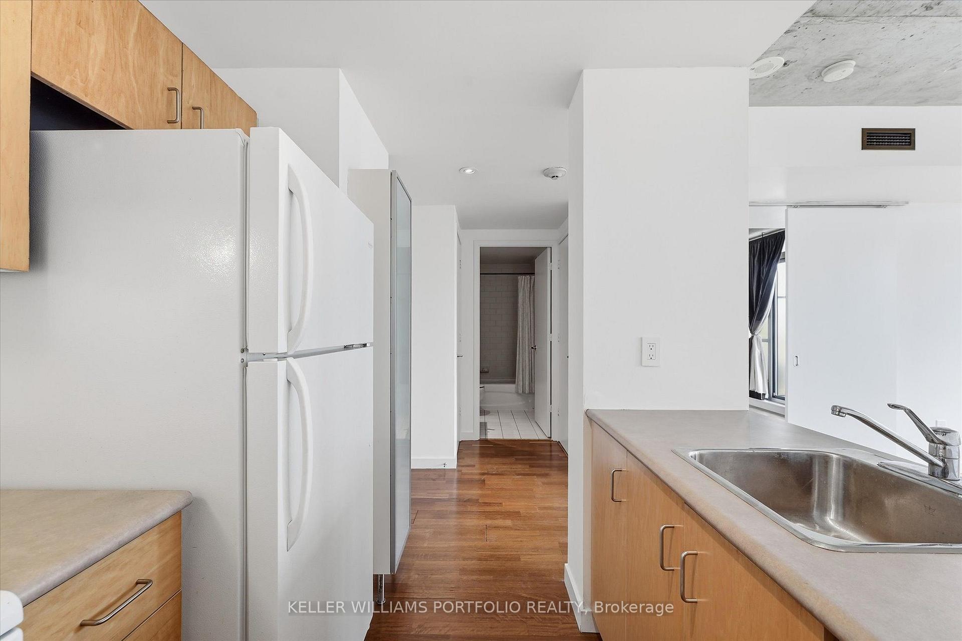 Photo 12 of Unit 1602, 281 Mutual Street, Toronto, Church-Yonge Corridor — HOMEH