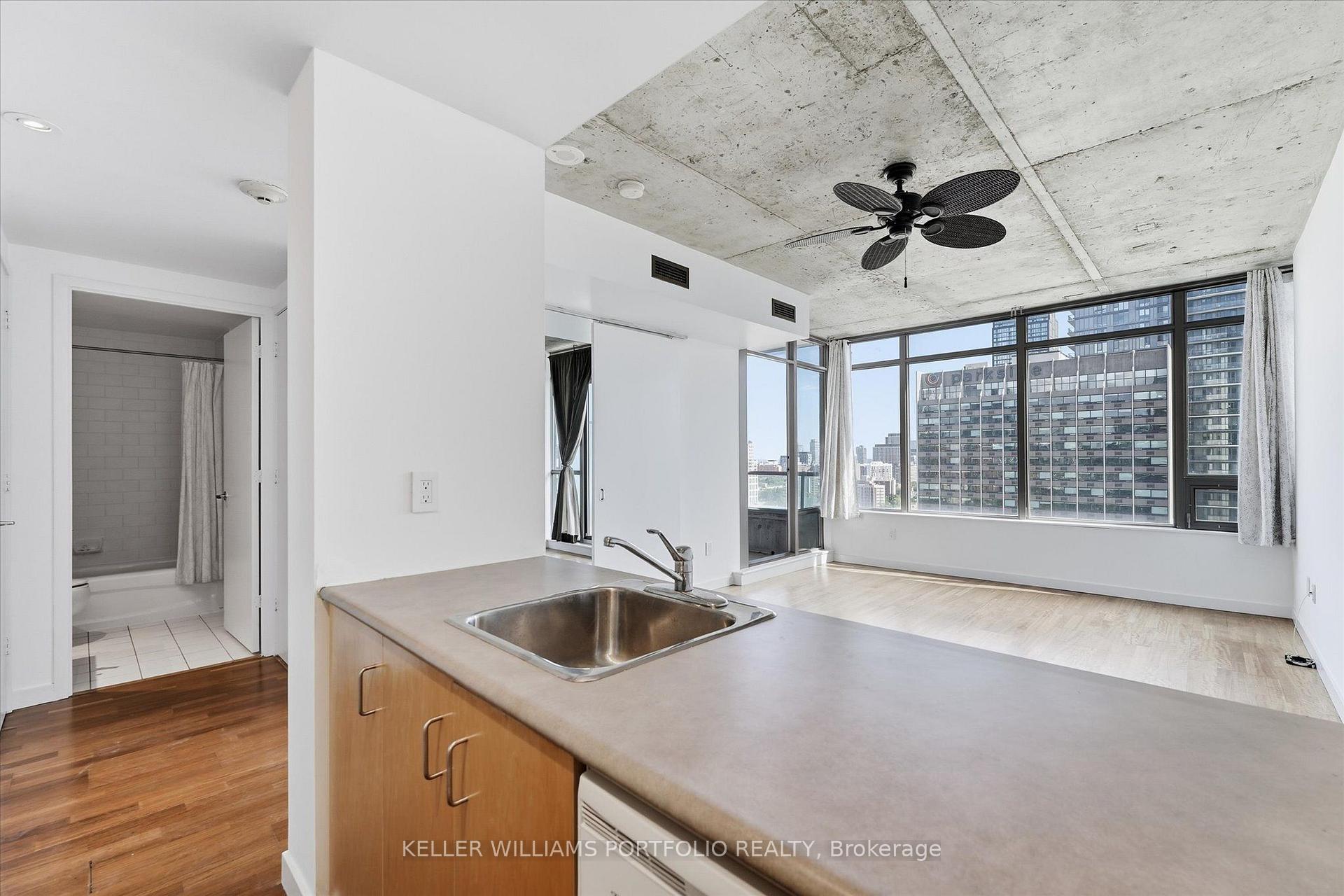 Photo 13 of Unit 1602, 281 Mutual Street, Toronto, Church-Yonge Corridor — HOMEH