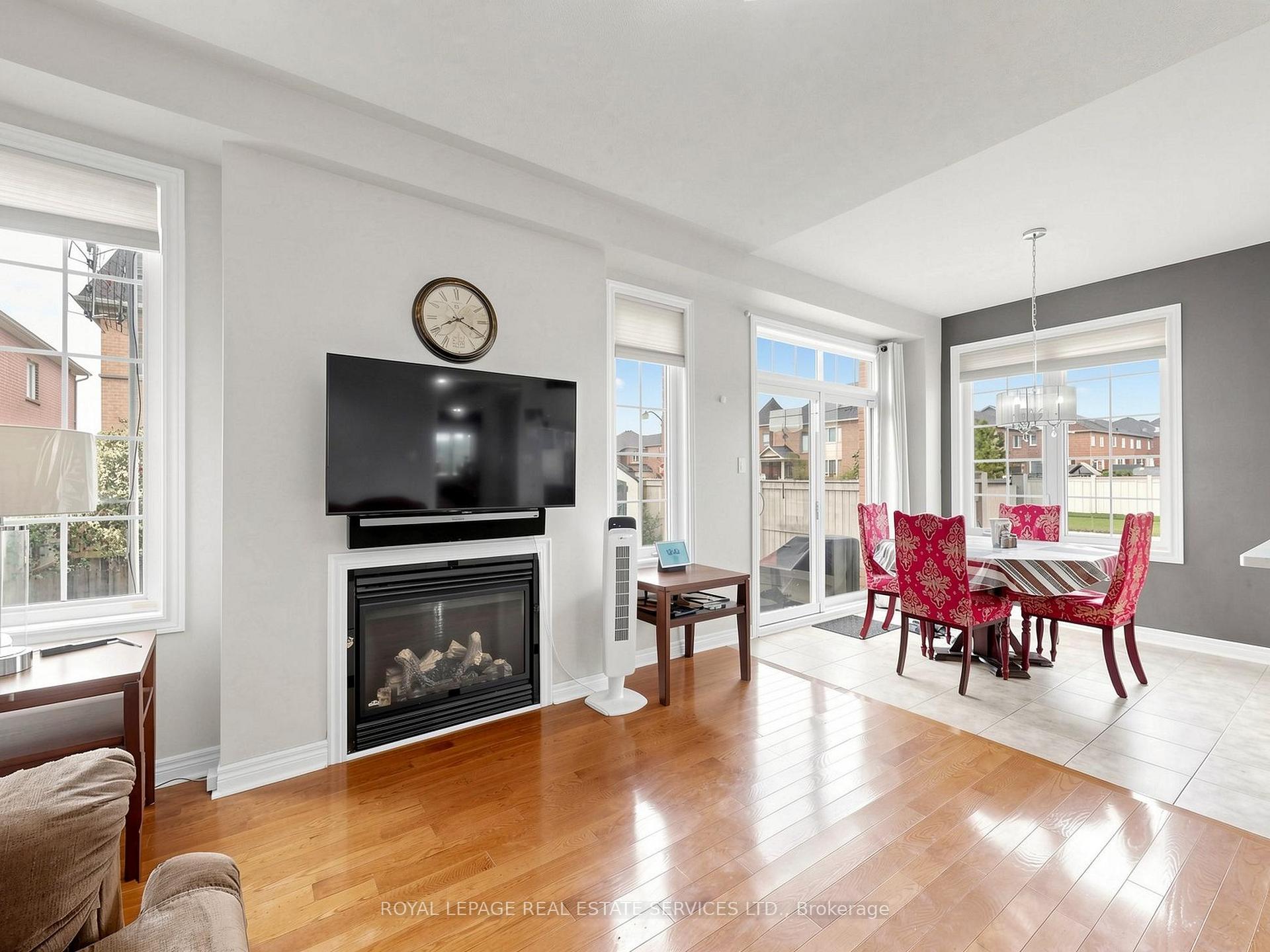 Photo 9 of 122 Juglans Crescent, Whitchurch-Stouffville, Stouffville — HOMEH