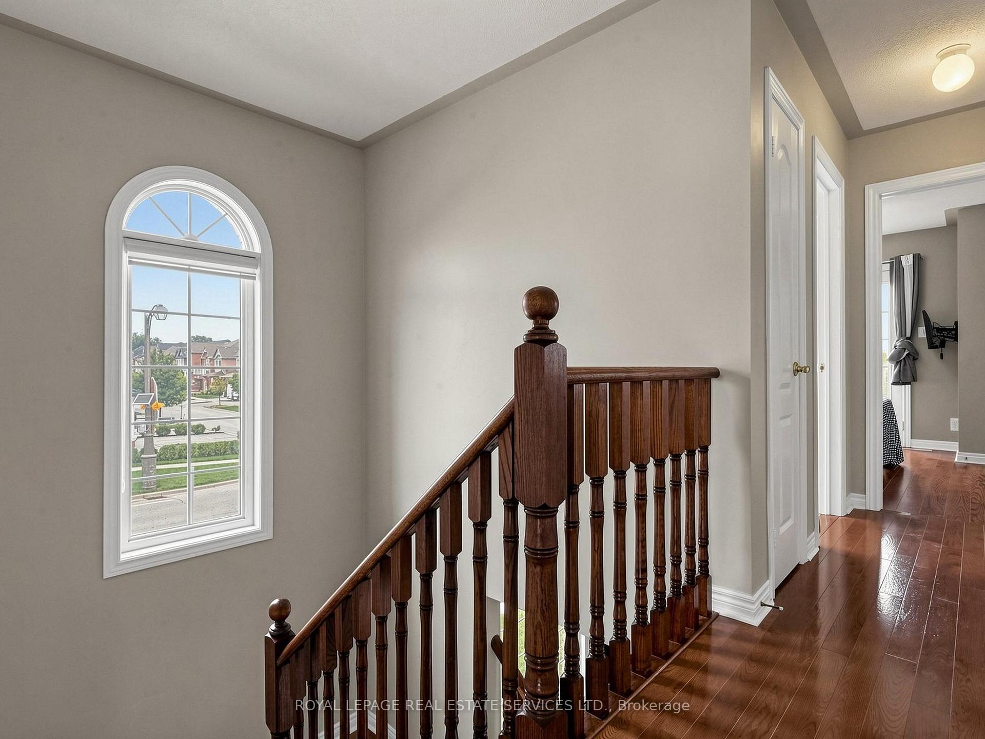 Photo 14 of 122 Juglans Crescent, Whitchurch-Stouffville, Stouffville — HOMEH