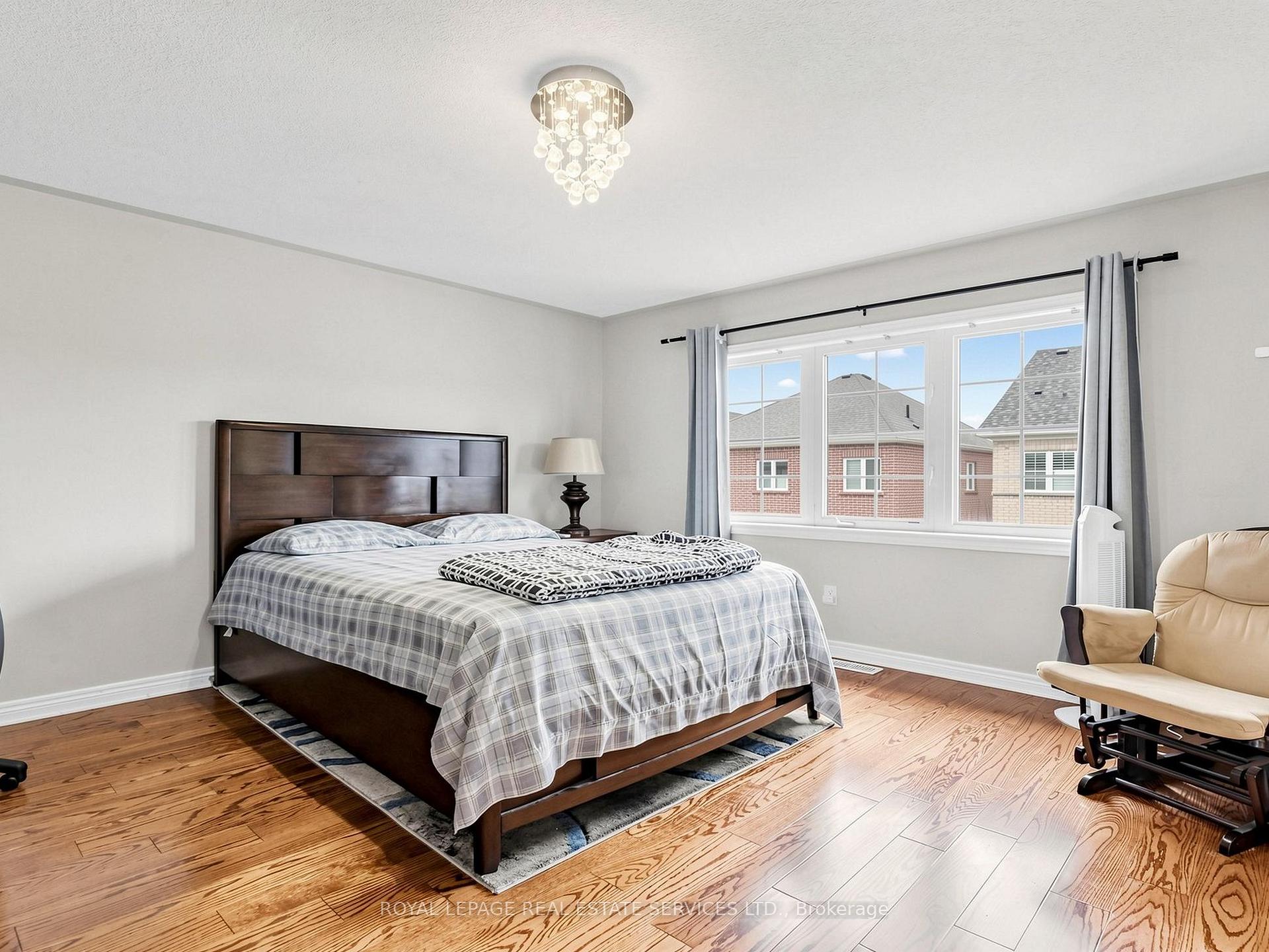 Photo 15 of 122 Juglans Crescent, Whitchurch-Stouffville, Stouffville — HOMEH