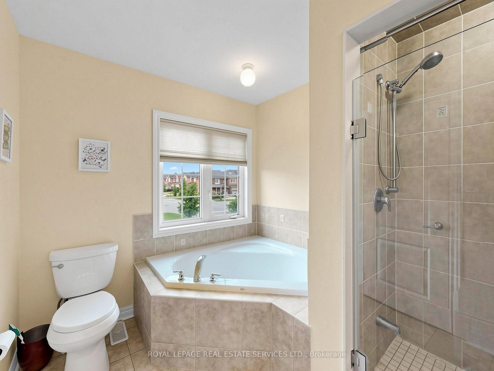 Photo 19 of 122 Juglans Crescent, Whitchurch-Stouffville, Stouffville — HOMEH