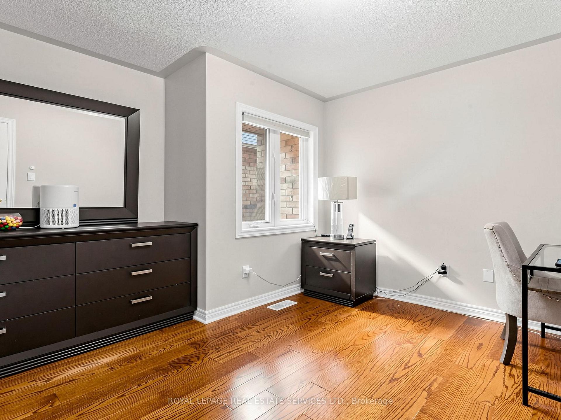 Photo 23 of 122 Juglans Crescent, Whitchurch-Stouffville, Stouffville — HOMEH