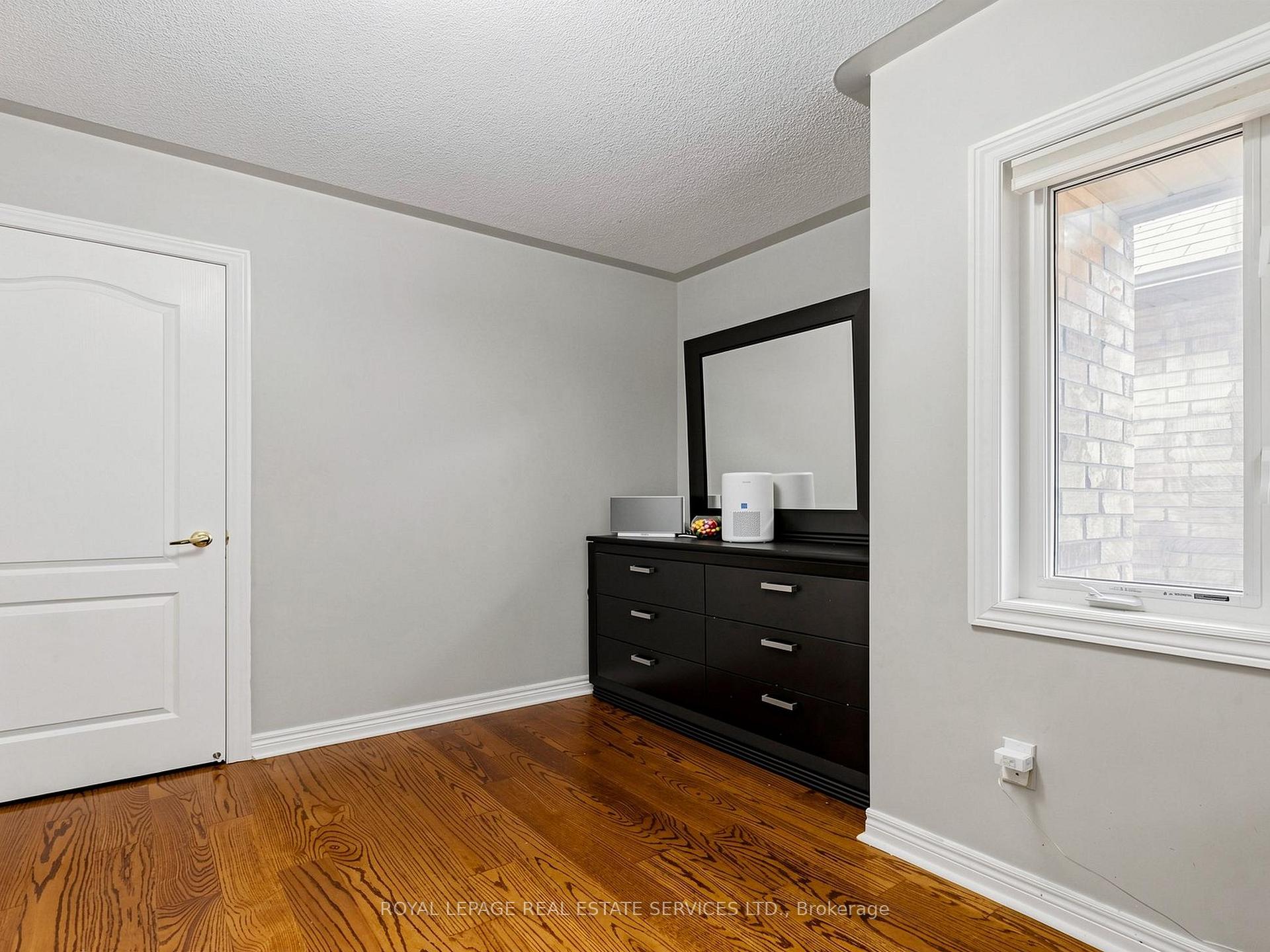 Photo 24 of 122 Juglans Crescent, Whitchurch-Stouffville, Stouffville — HOMEH
