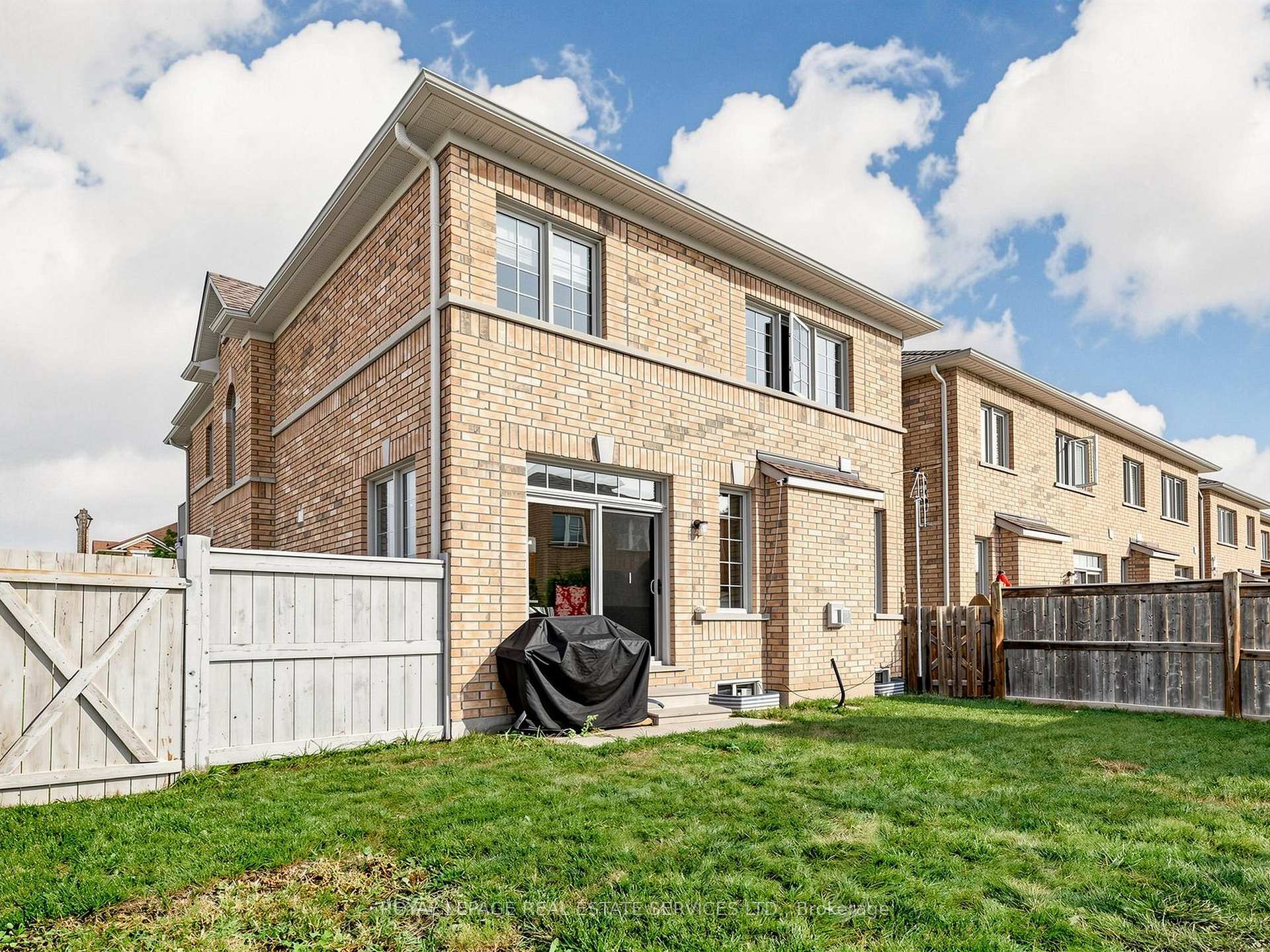Photo 29 of 122 Juglans Crescent, Whitchurch-Stouffville, Stouffville — HOMEH