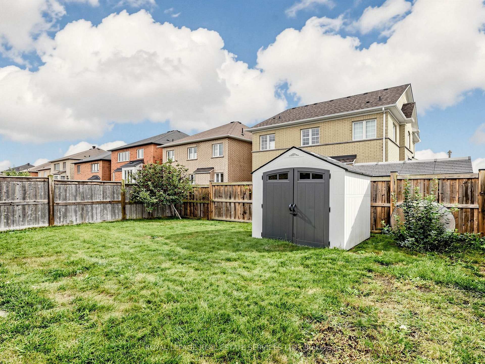 Photo 30 of 122 Juglans Crescent, Whitchurch-Stouffville, Stouffville — HOMEH