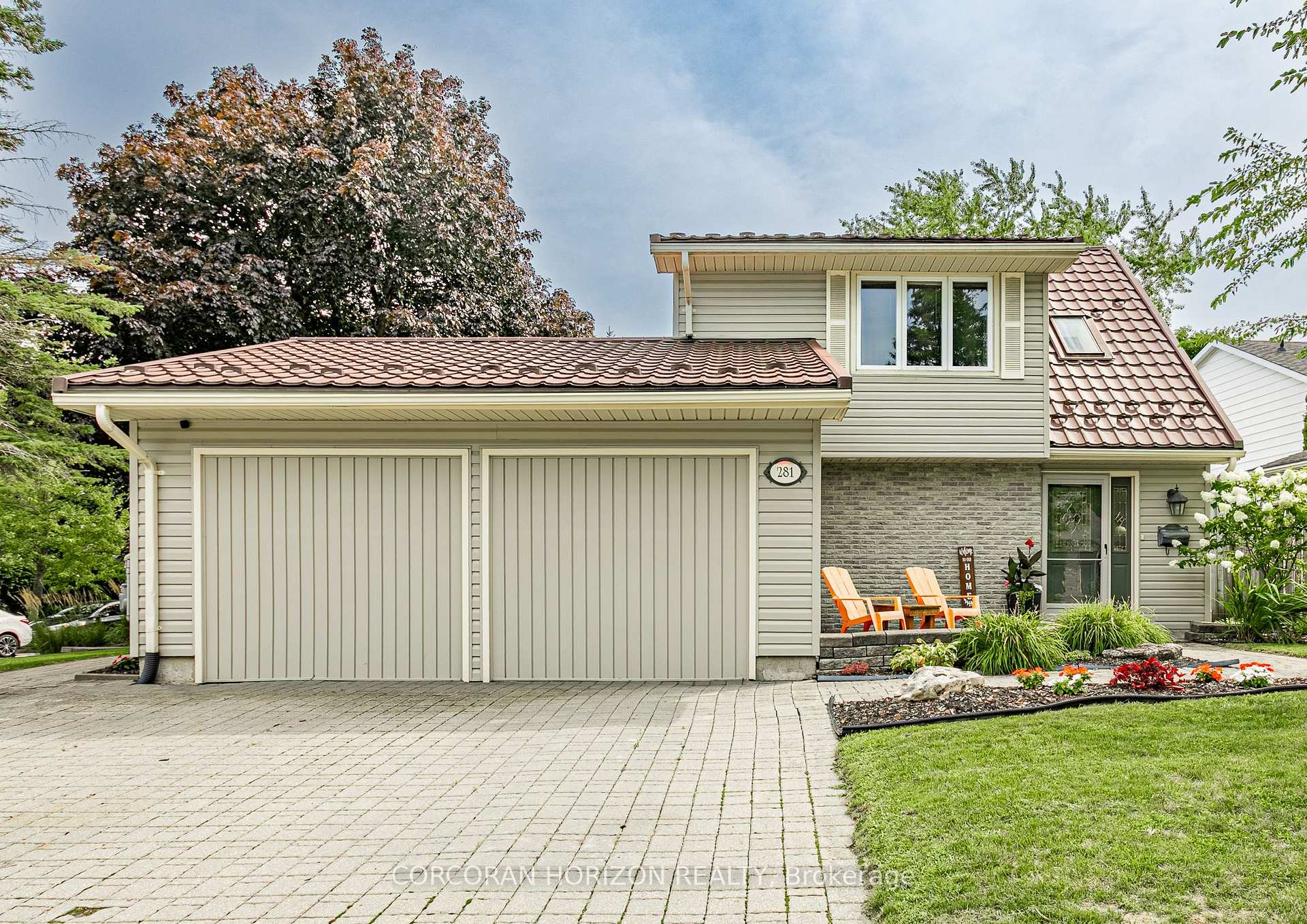 Photo 3 of 281 Blackacres Boulevard, London, North E — HOMEH