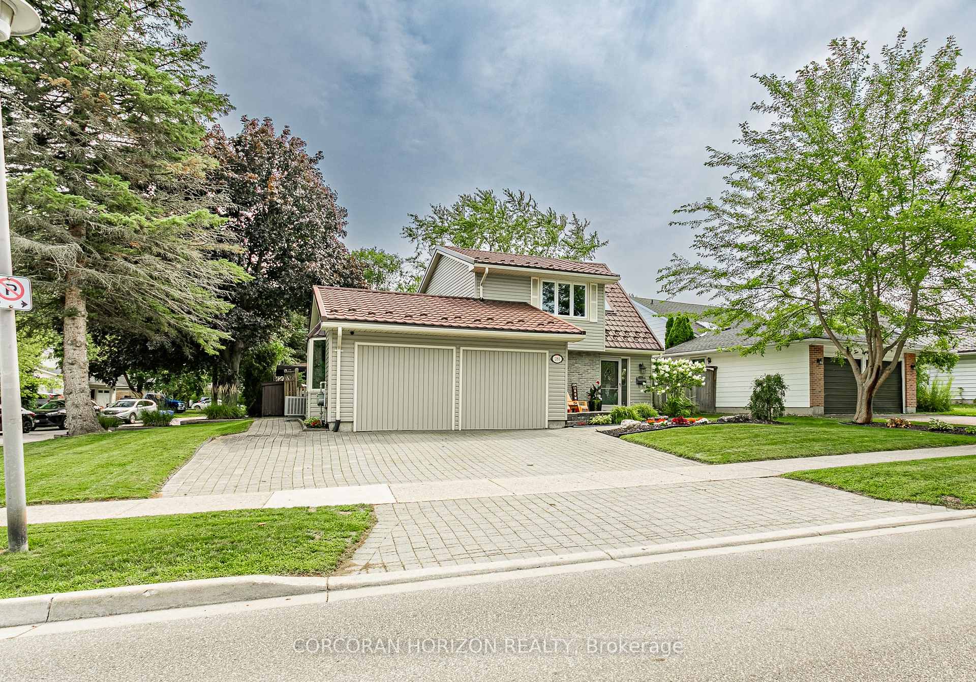 Photo 5 of 281 Blackacres Boulevard, London, North E — HOMEH