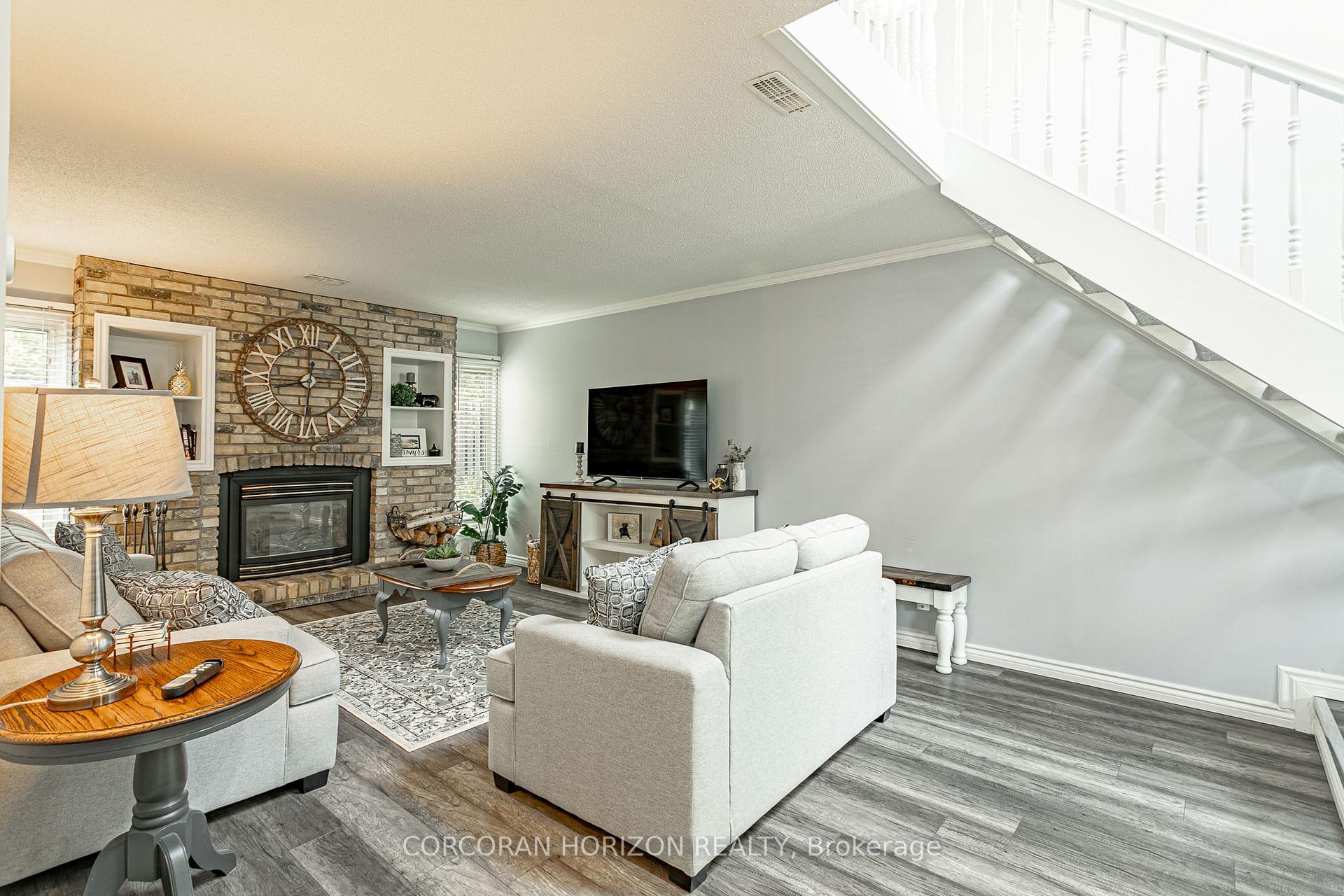 Photo 10 of 281 Blackacres Boulevard, London, North E — HOMEH